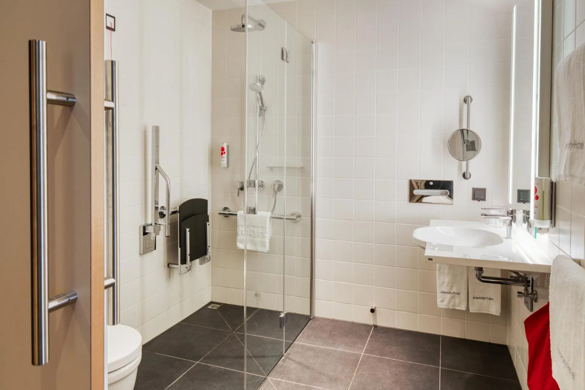 Bathroom in IntercityHotel Amsterdam Schiphol Airport