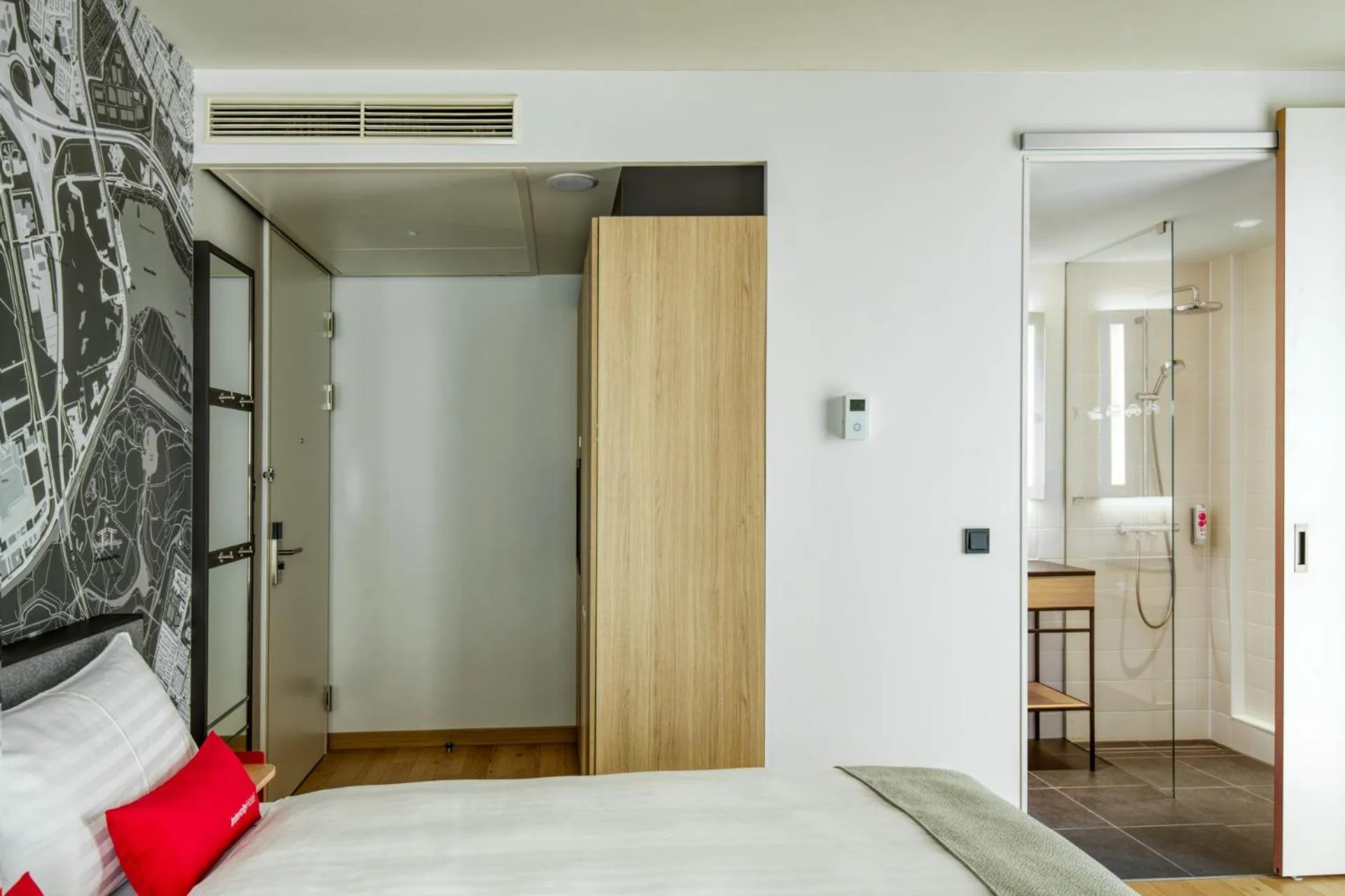 Bedroom, Bed in IntercityHotel Amsterdam Schiphol Airport