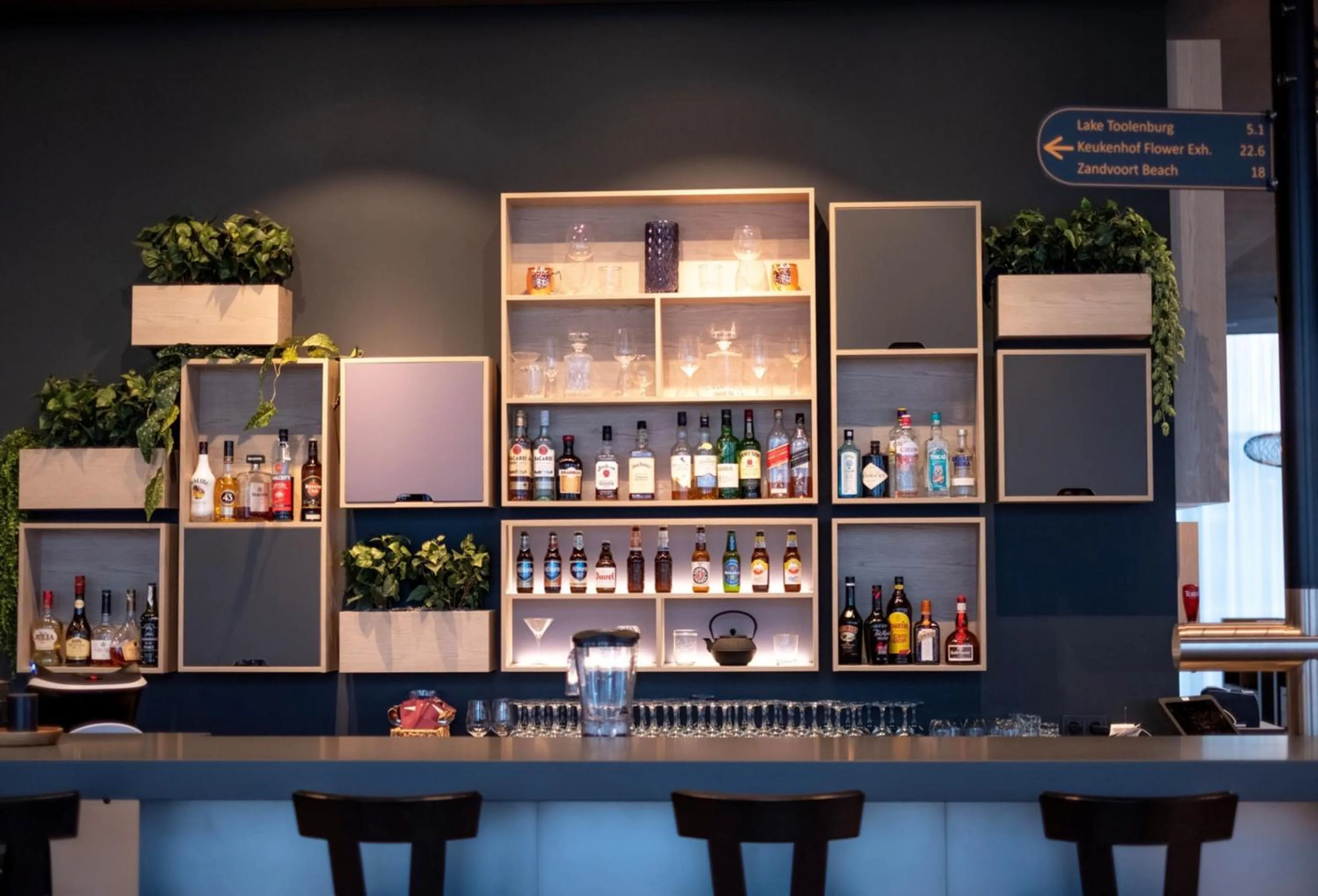 Lounge or bar in IntercityHotel Amsterdam Schiphol Airport