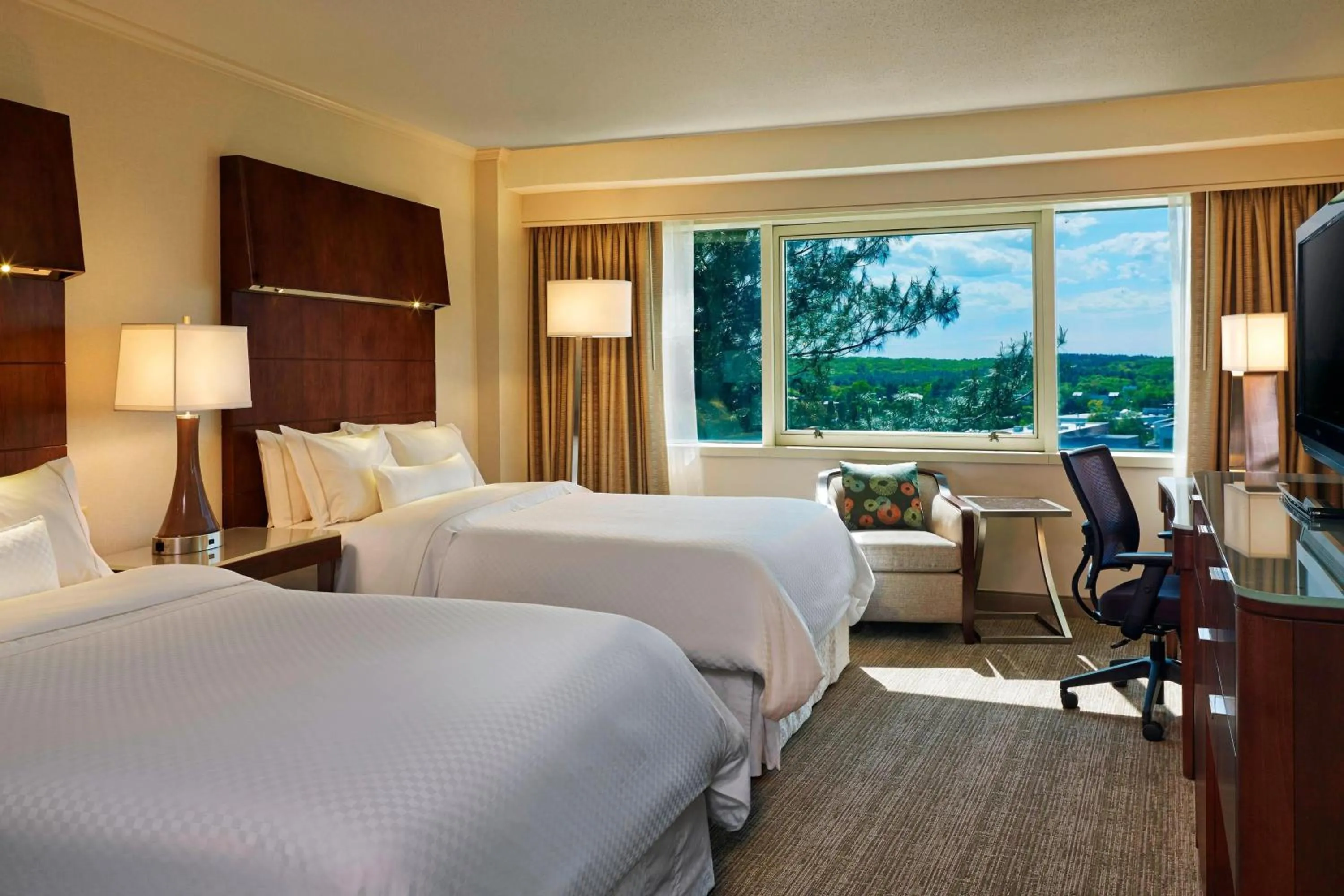 Photo of the whole room, Bed in The Westin Waltham Boston