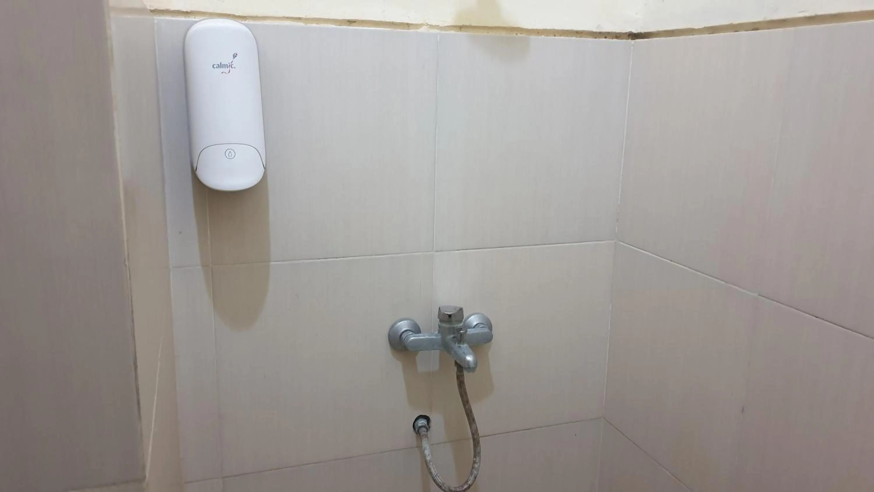 Bathroom in Hotel Suroyo RedPartner