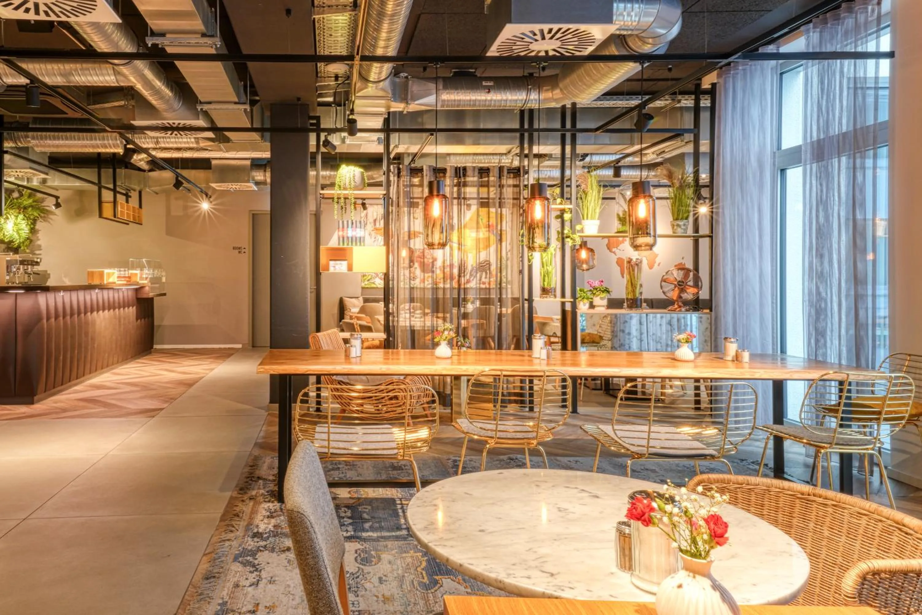 Lobby or reception in Vienna House Easy by Wyndham Hamburg Bergedorf