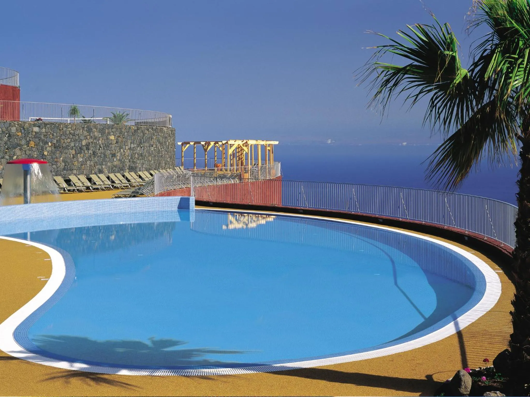 Swimming pool in Village Cabo Girao