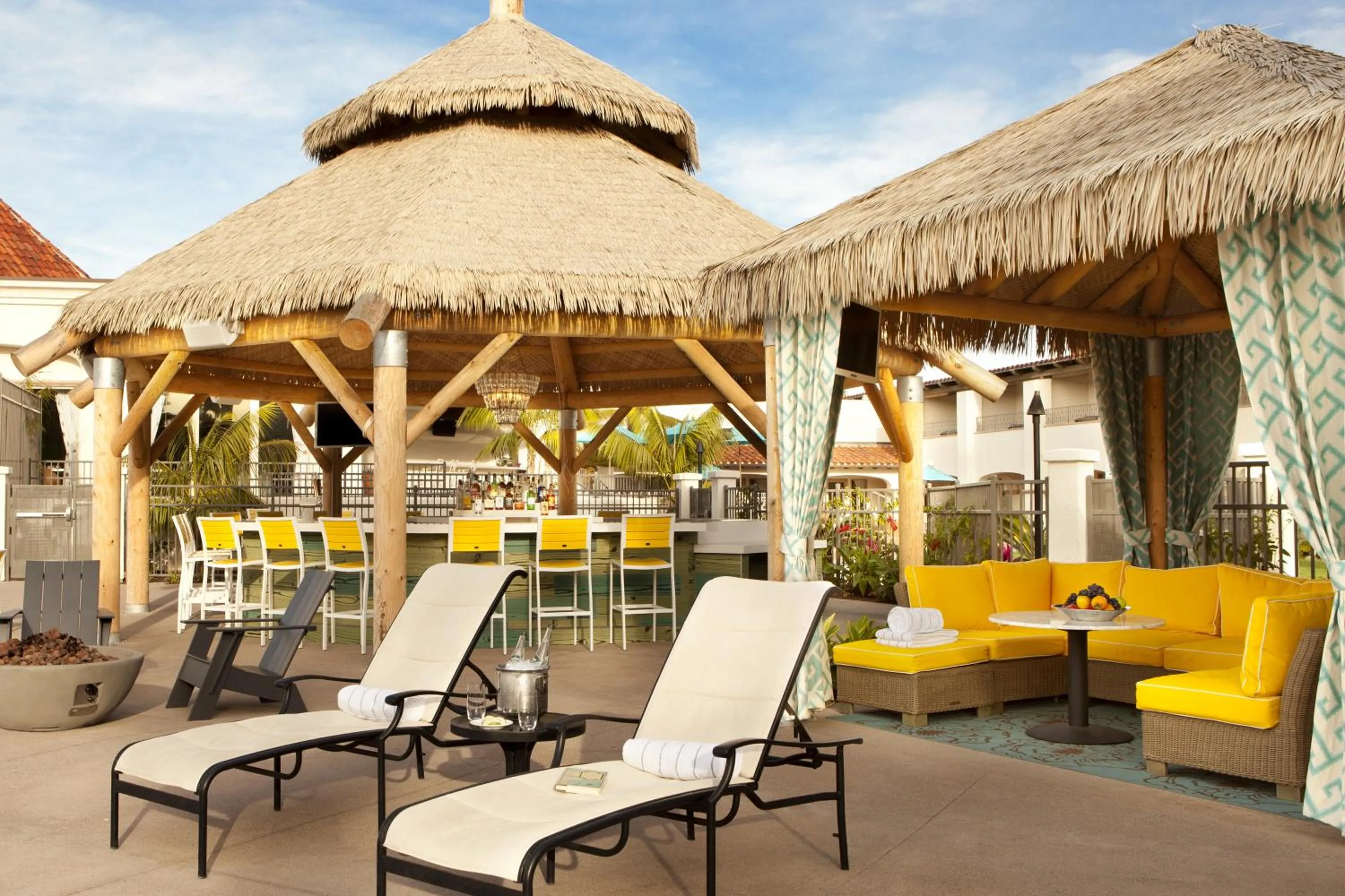Lounge or bar in Kona Kai Resort & Spa, a Noble House Resort
