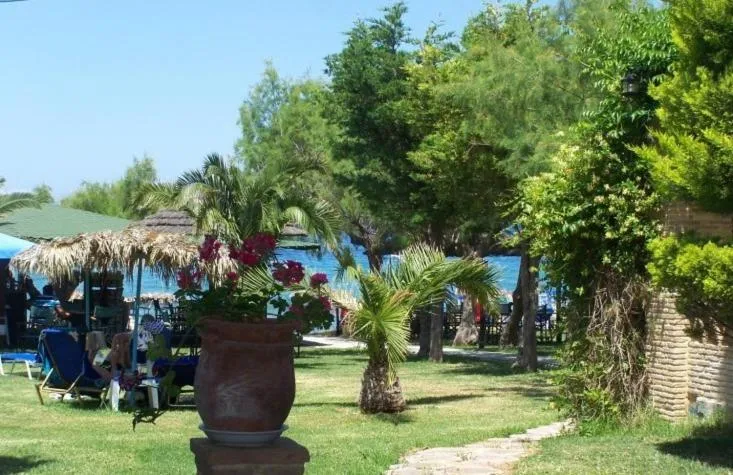 Garden in Fiore Beach Studios