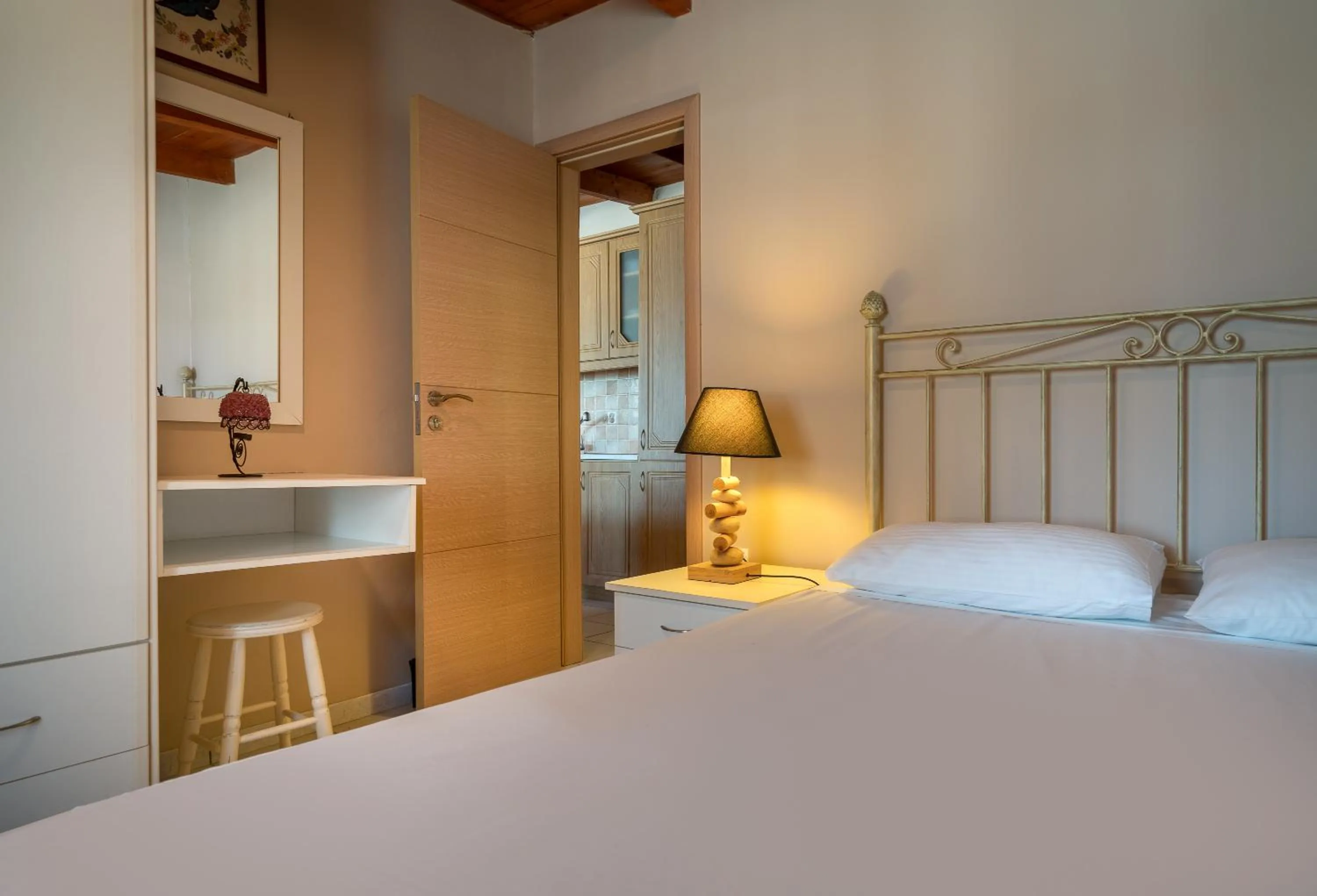 Bed in Fiore Beach Studios