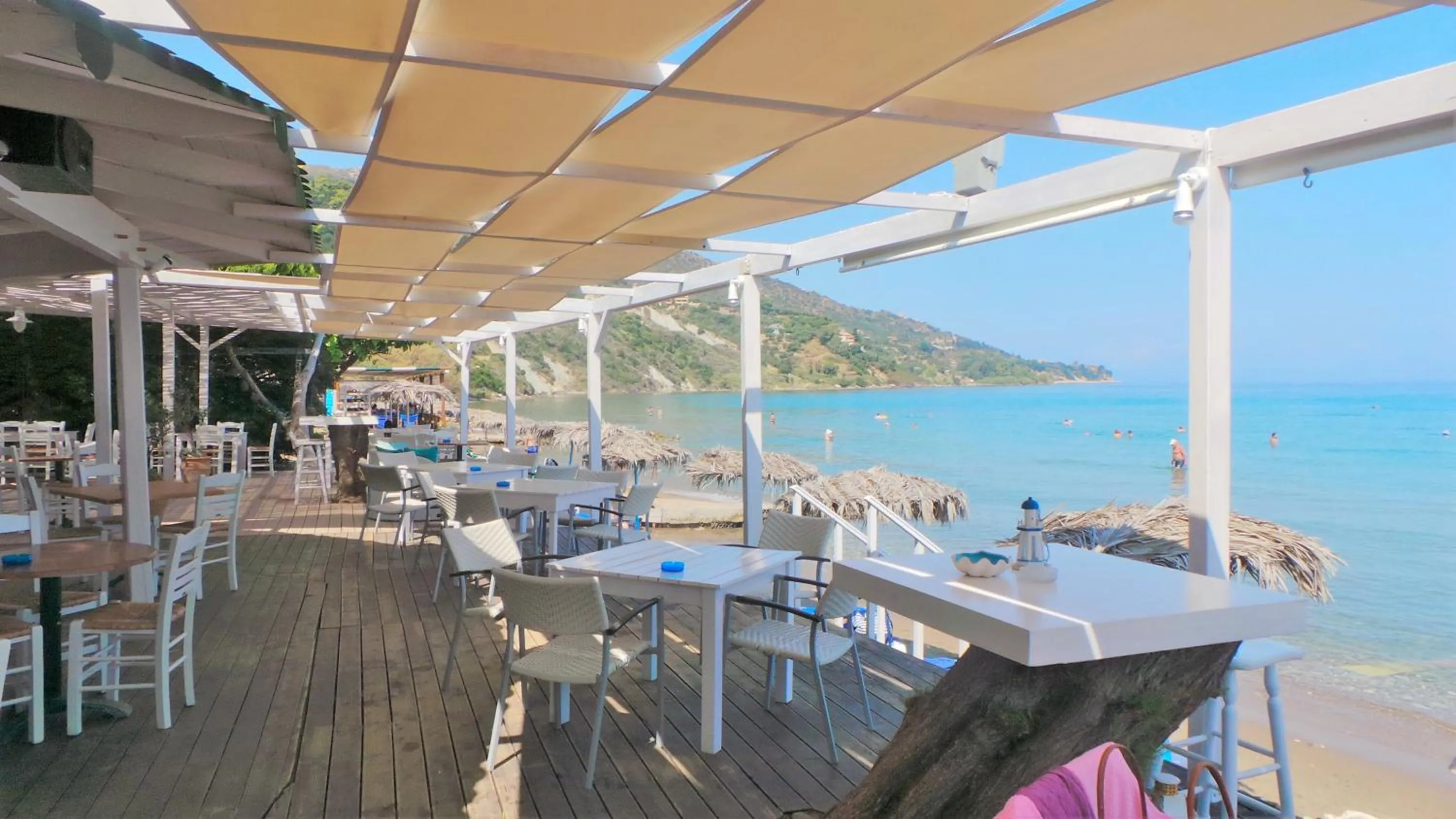 Restaurant/places to eat in Fiore Beach Studios