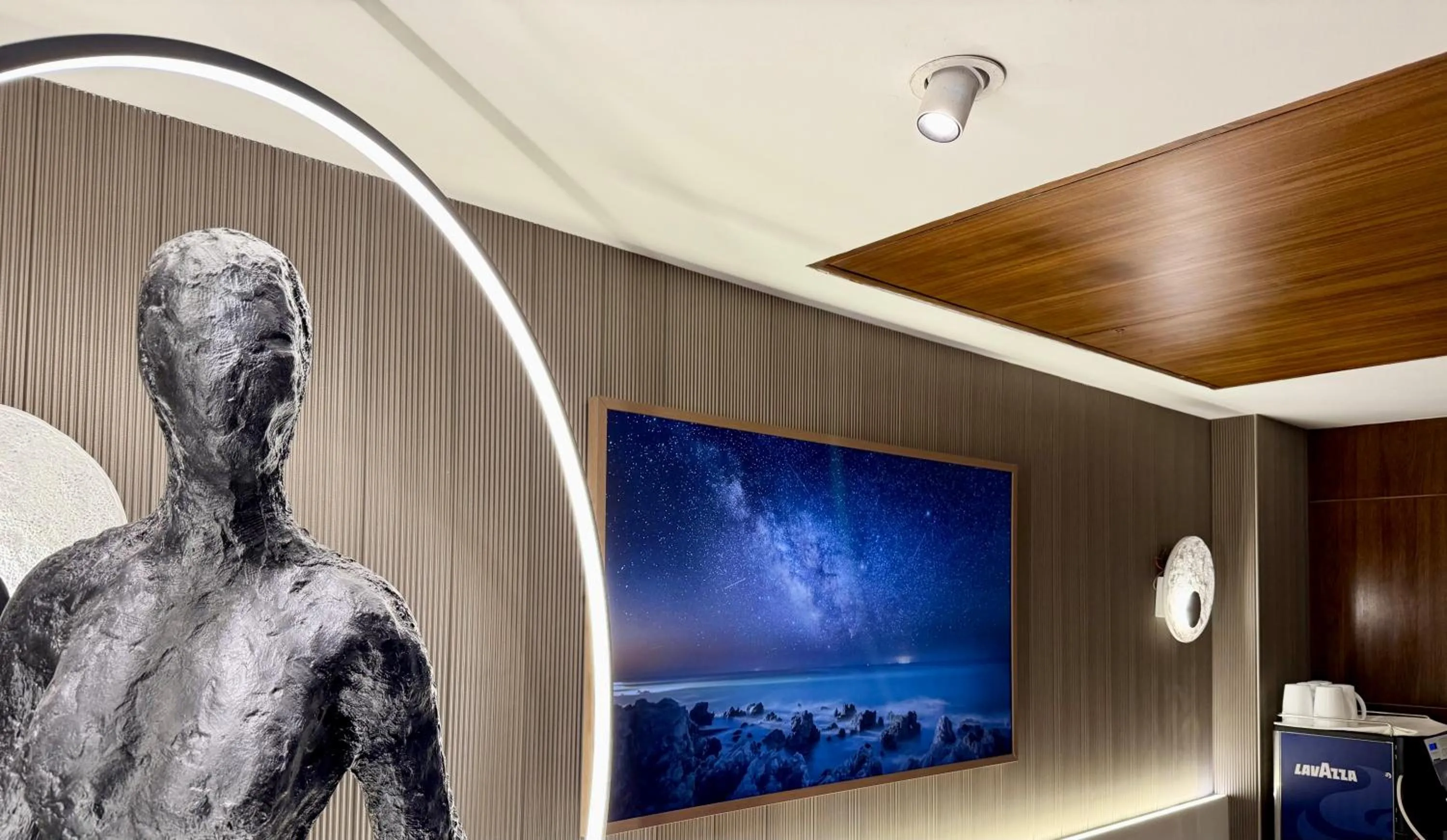 On-site shops in The Prime Delhi Luxe Collection Hotel