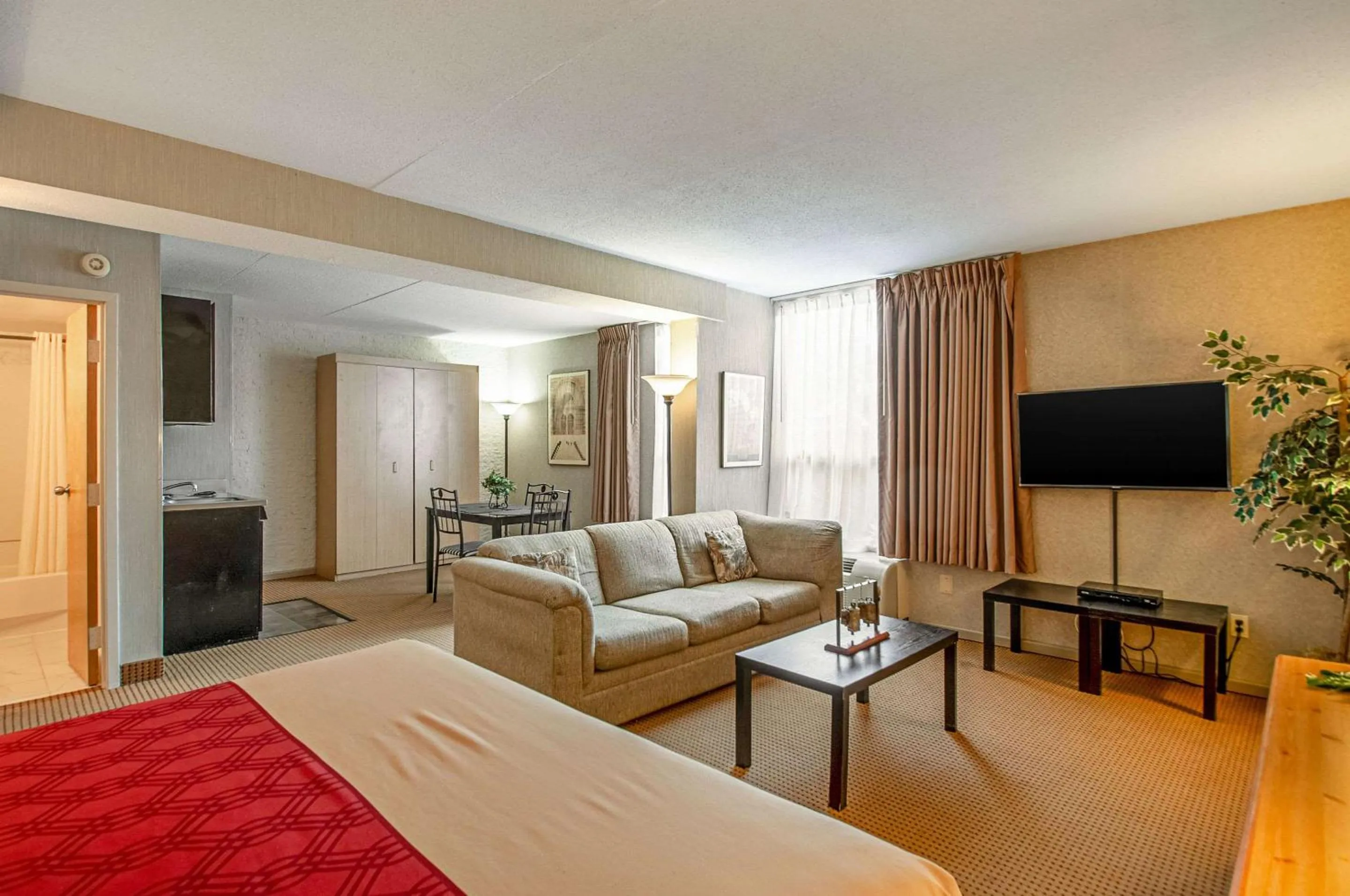 Bedroom, Bed in Econo Lodge Metro