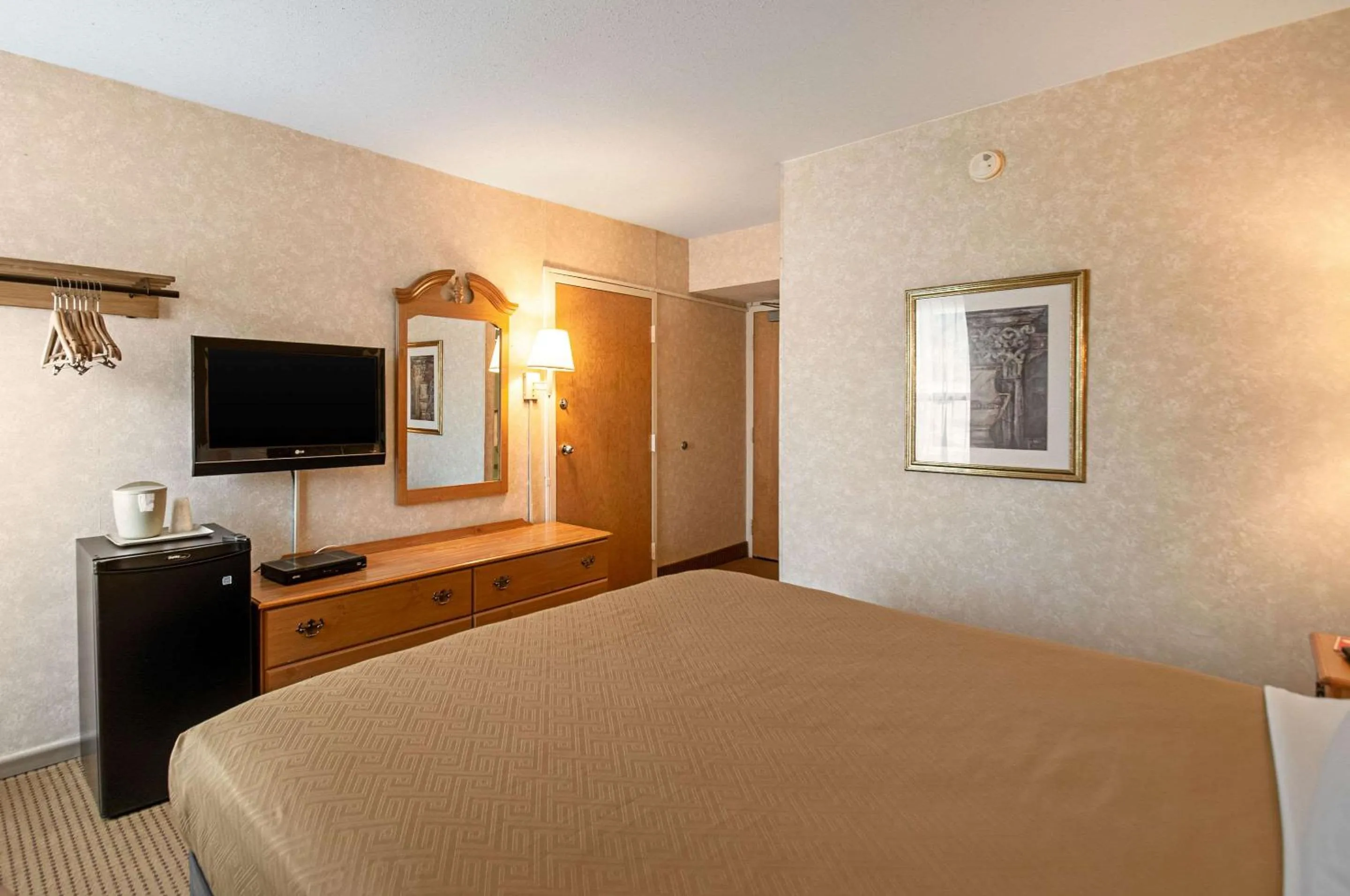 Bedroom, Bed in Econo Lodge Metro