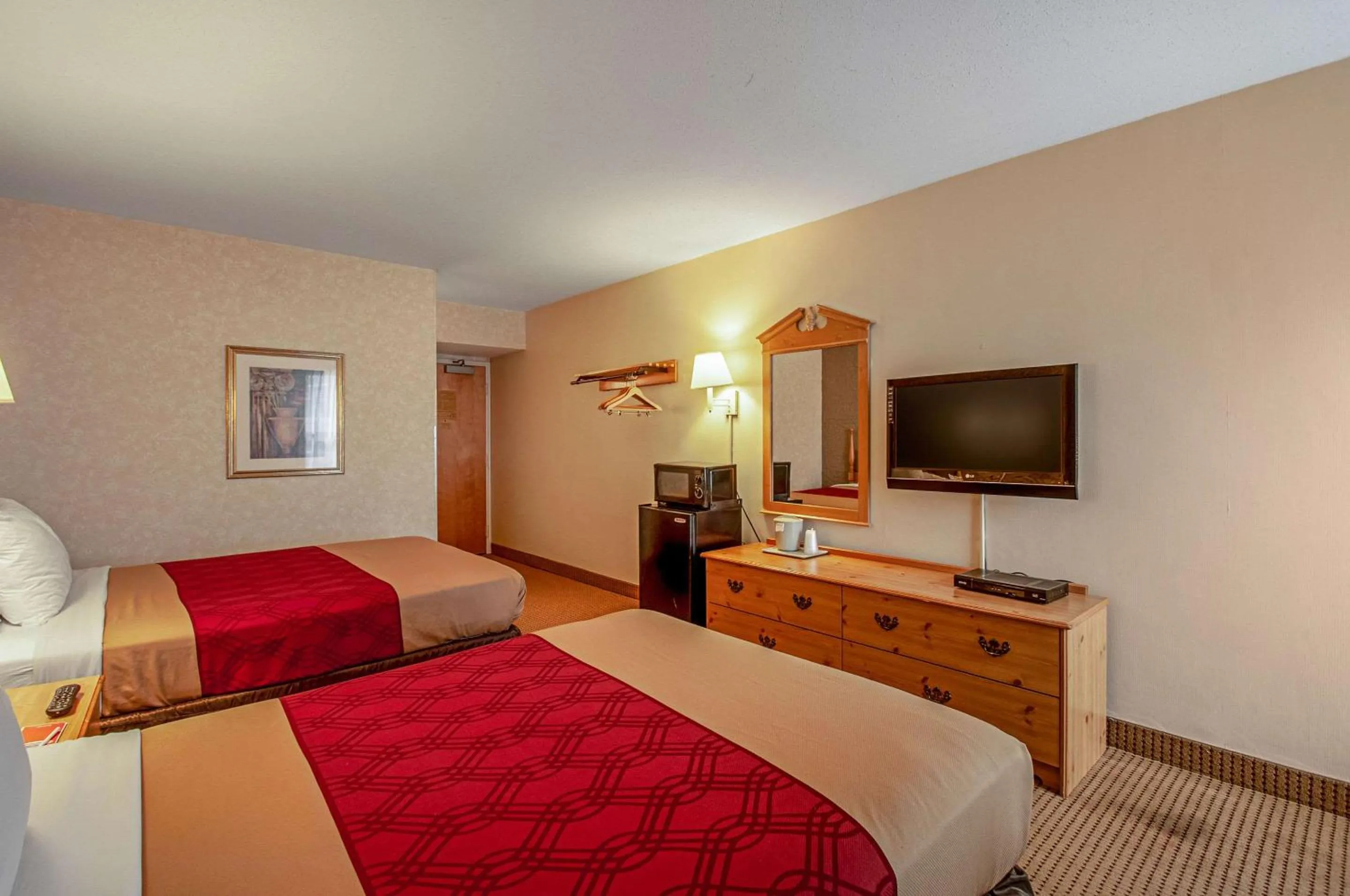 Bedroom, Bed in Econo Lodge Metro