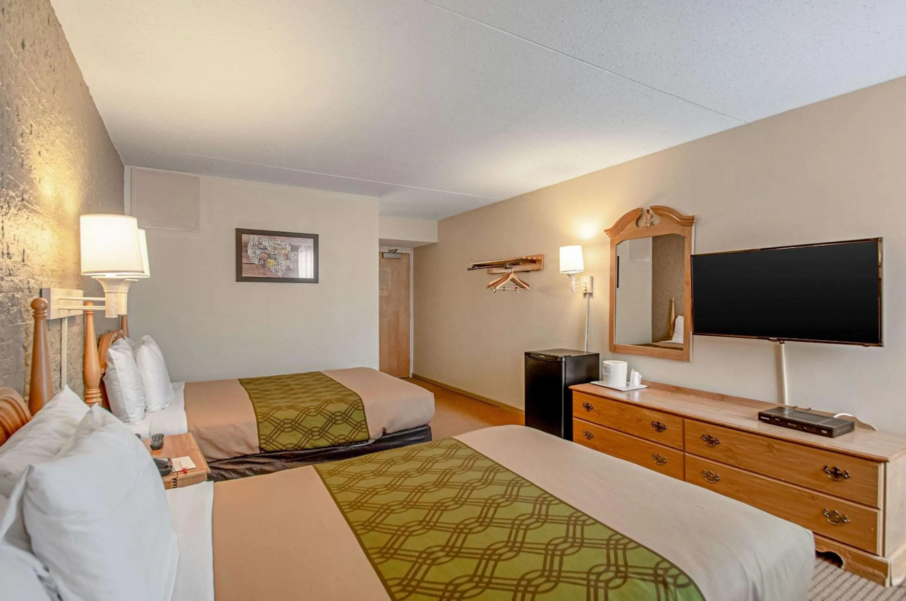 Bedroom, Bed in Econo Lodge Metro