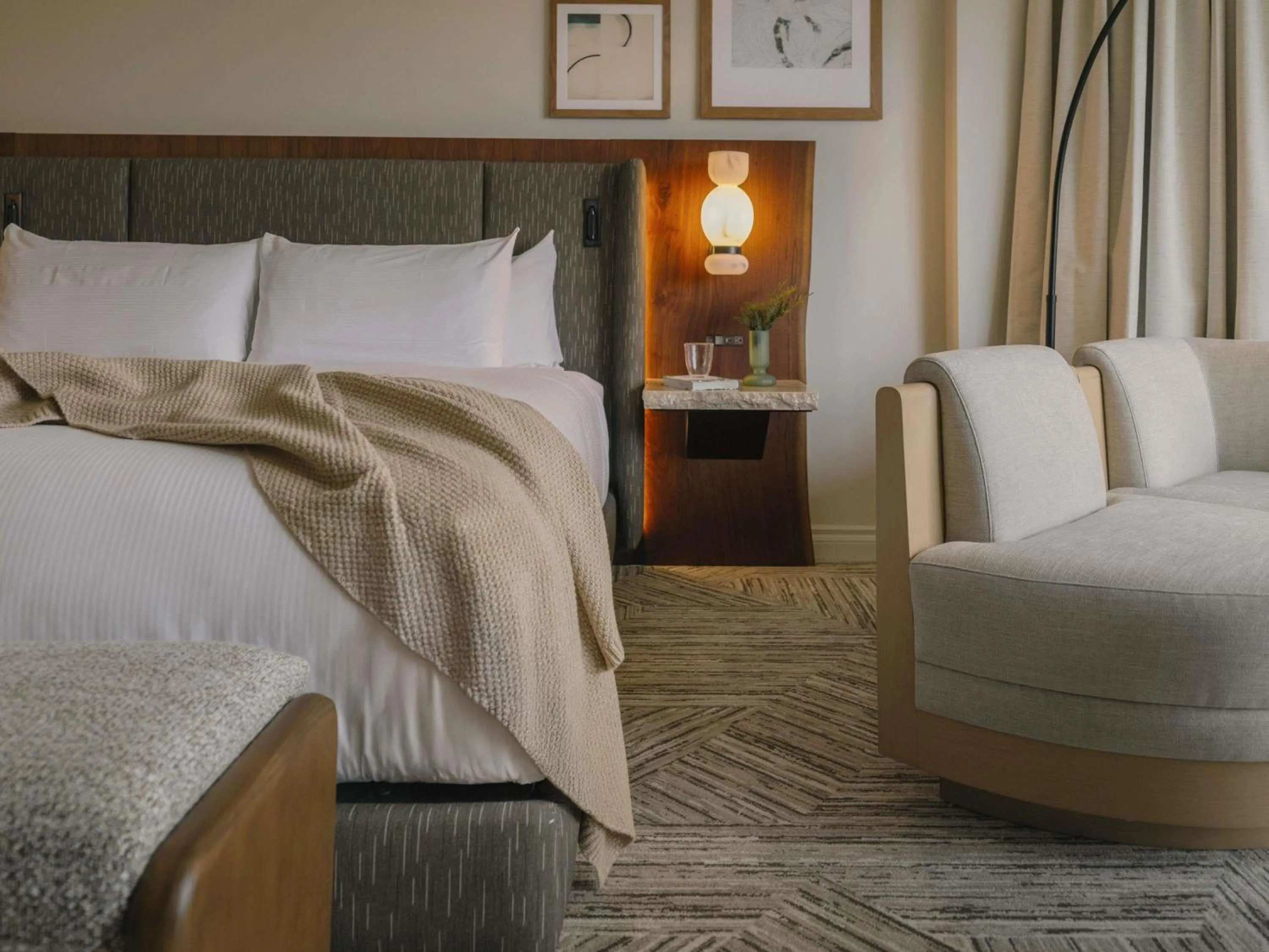 Bedroom, Bed in Rimrock Banff, Emblems Collection