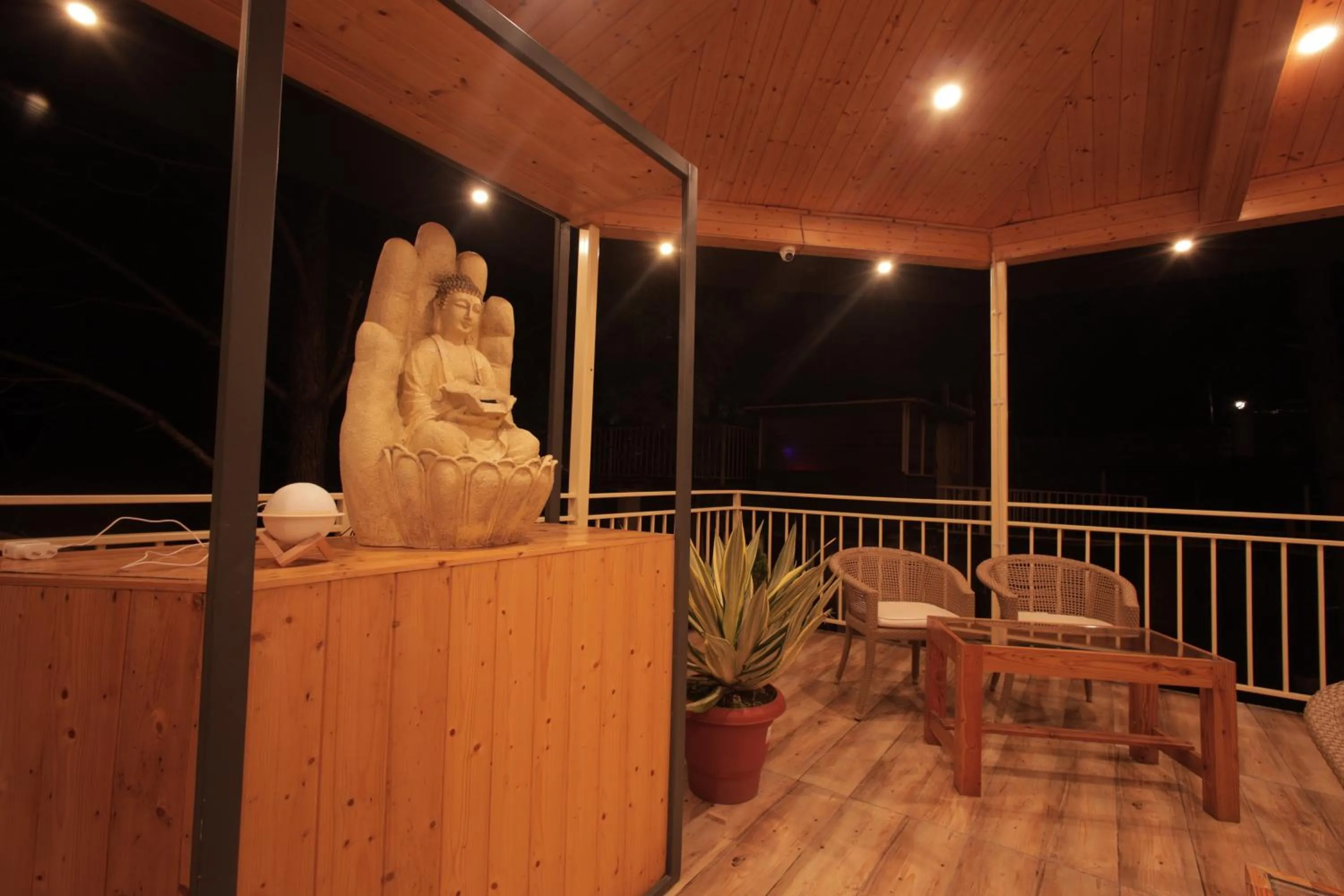 Lounge or bar in The Woods Retreat