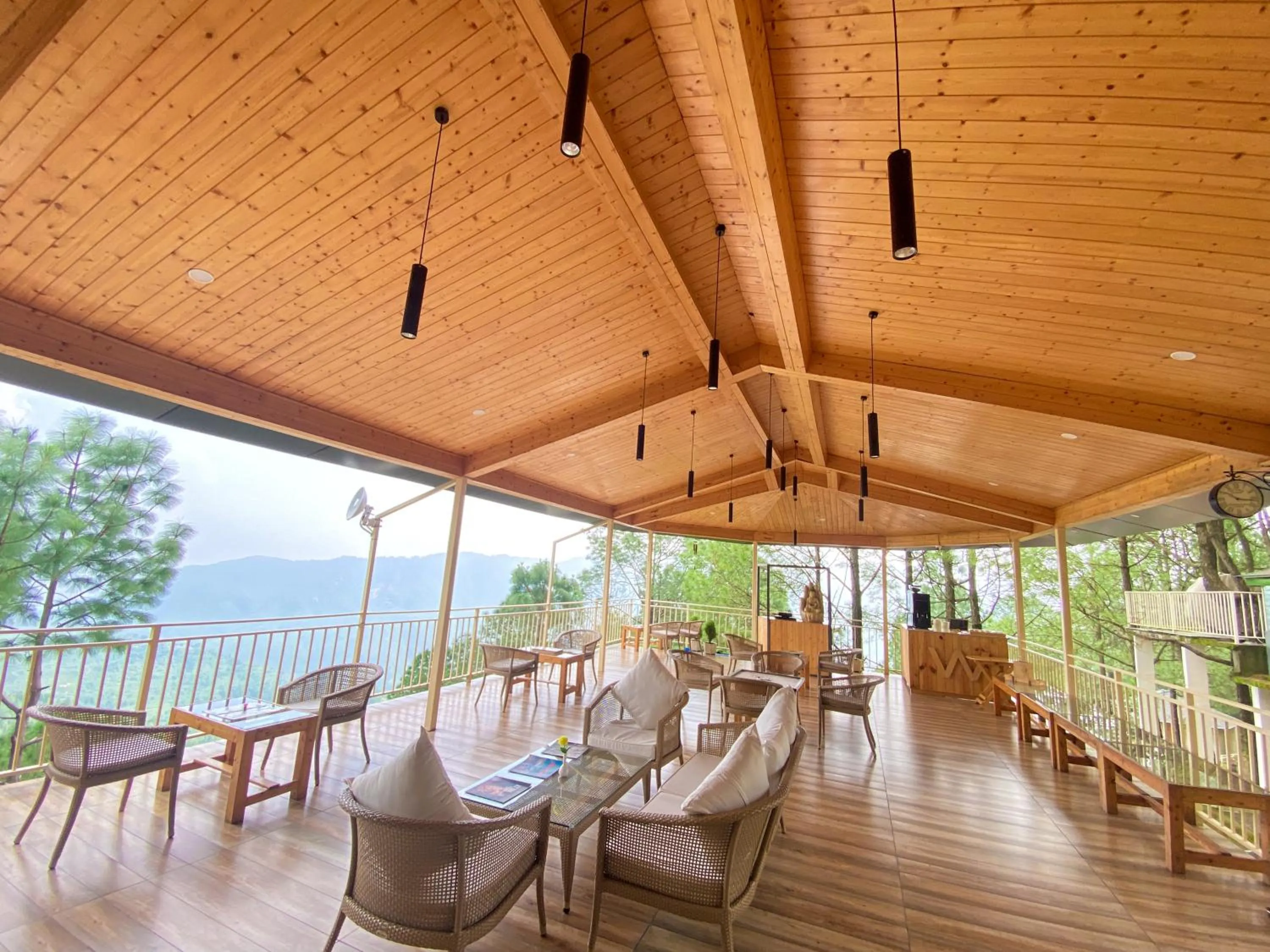 Lounge or bar in The Woods Retreat