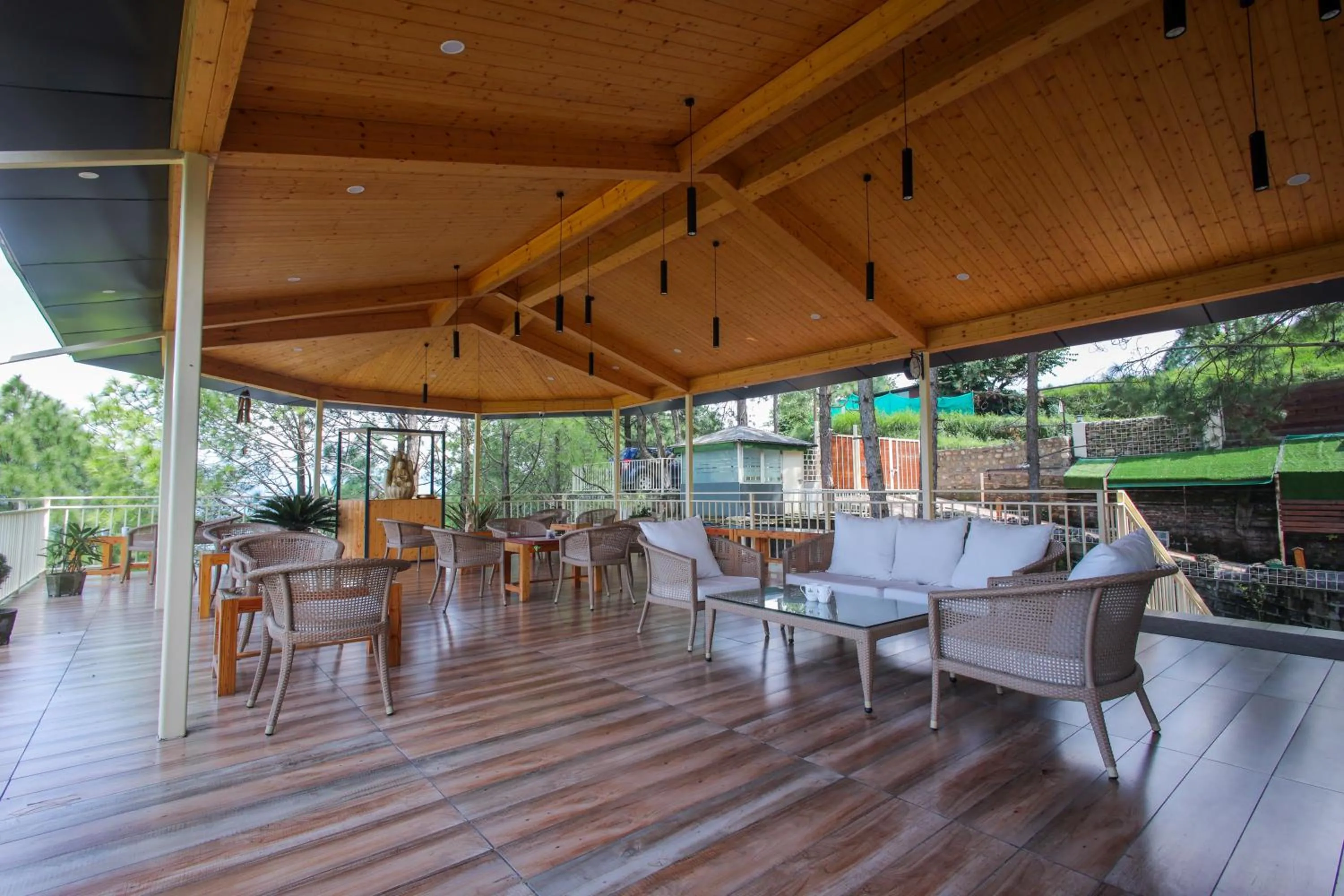 Lounge or bar in The Woods Retreat