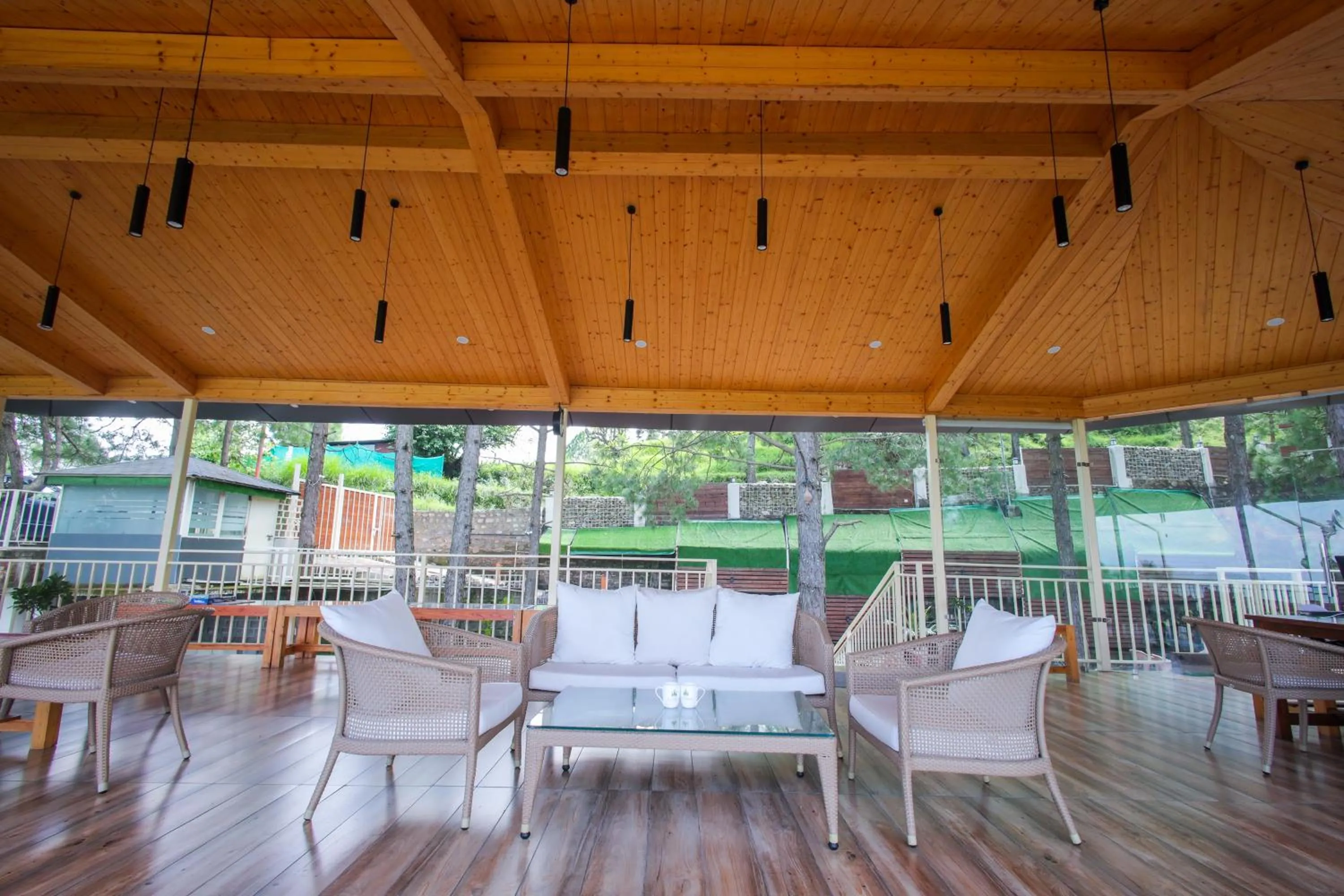 Lounge or bar in The Woods Retreat