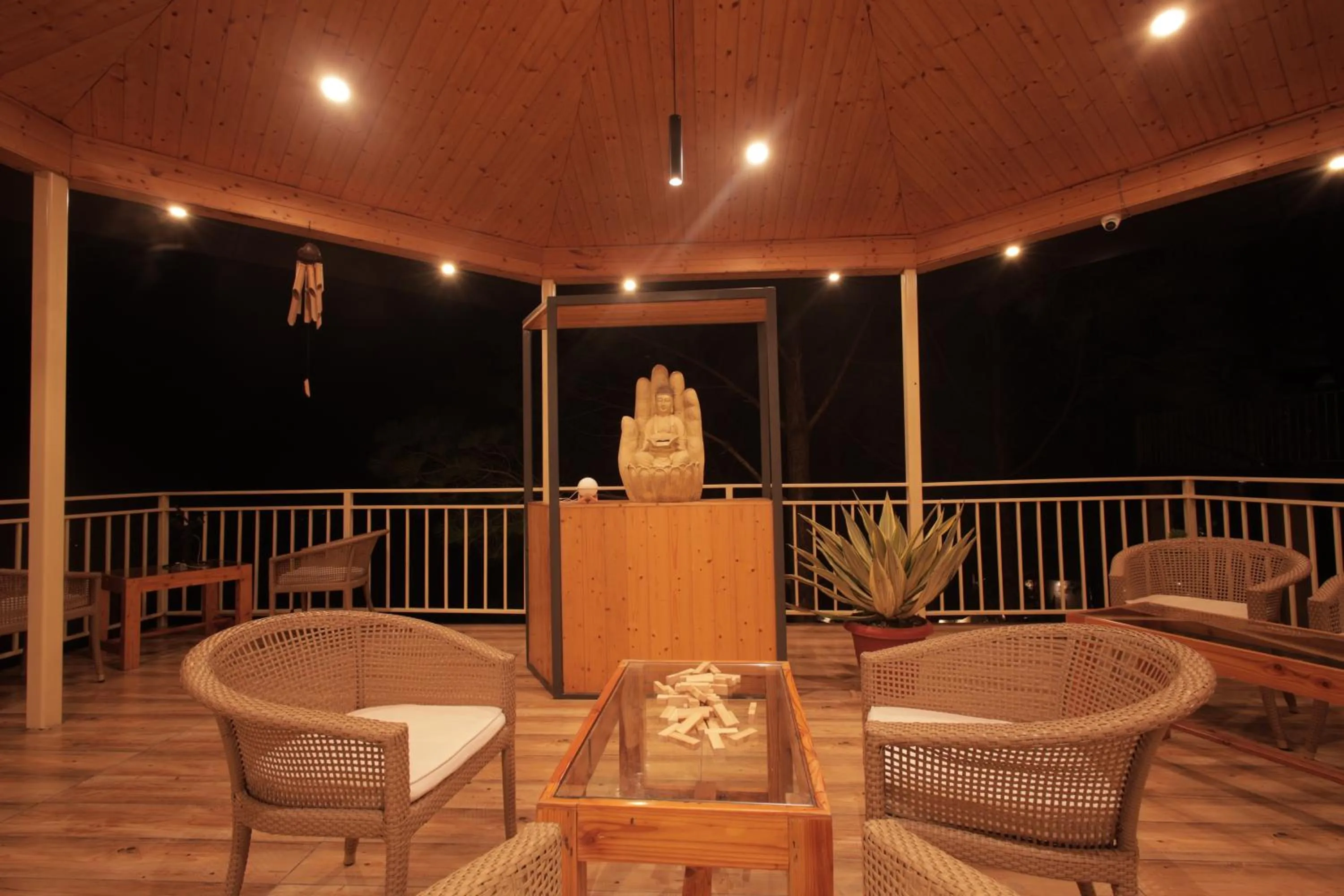 Lounge or bar in The Woods Retreat