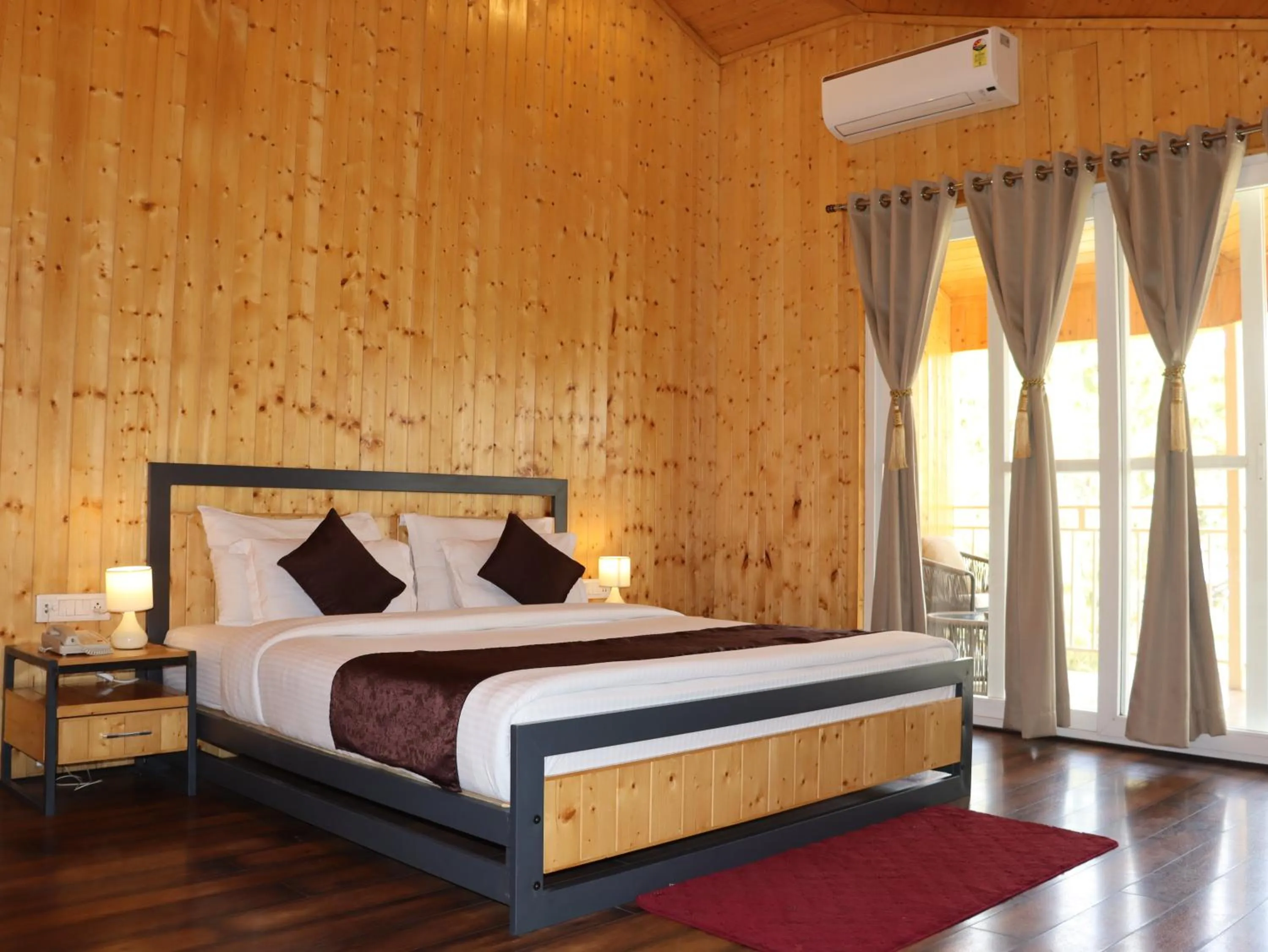 Bed in The Woods Retreat