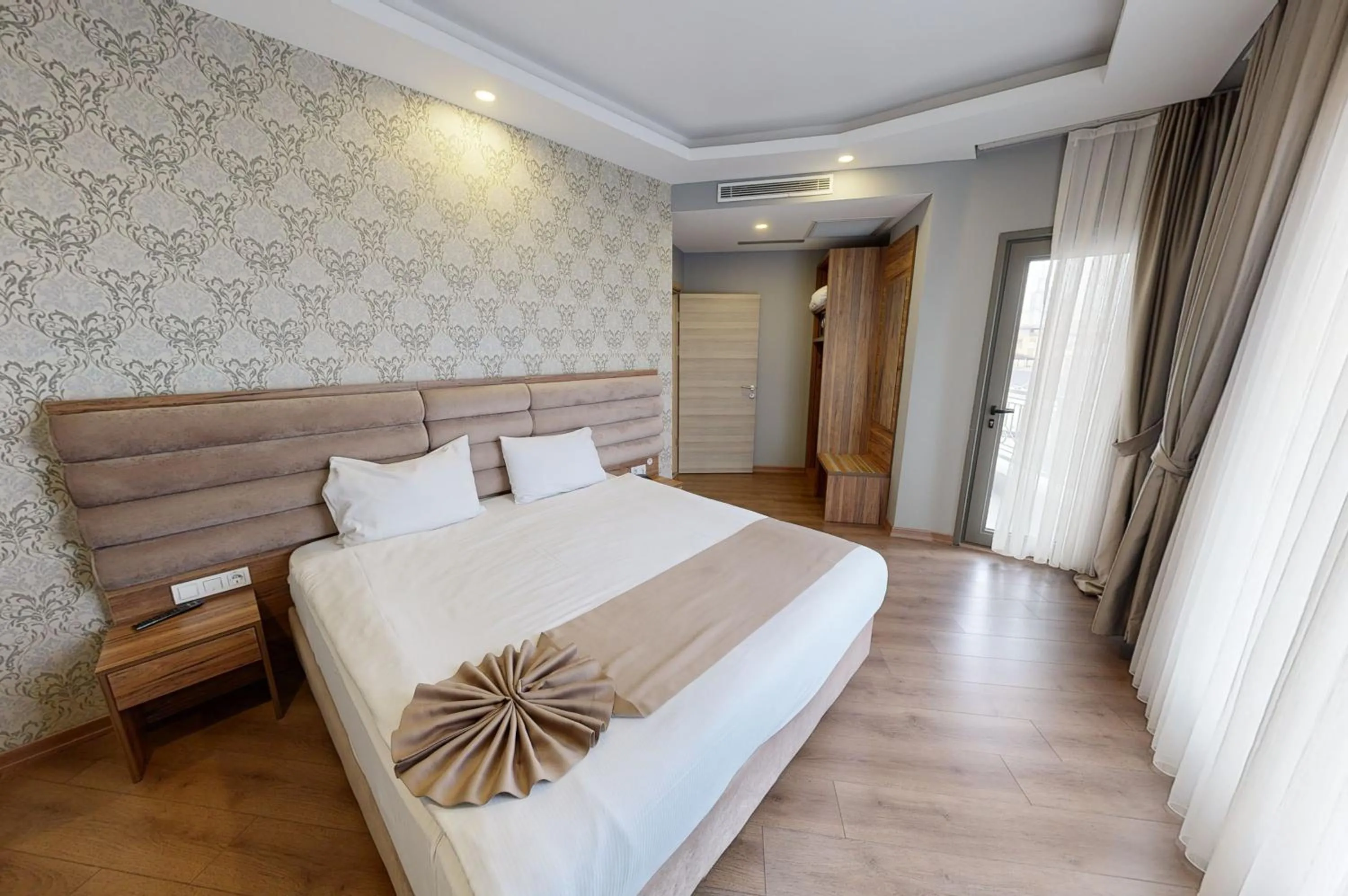 Bed in King City Hotel Istanbul Ataturk Airport