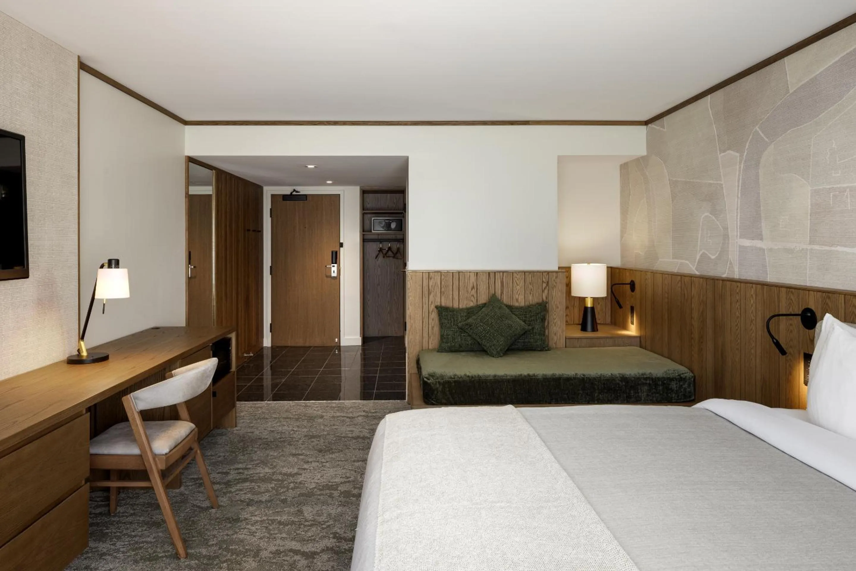 Bed in Banff Park Lodge