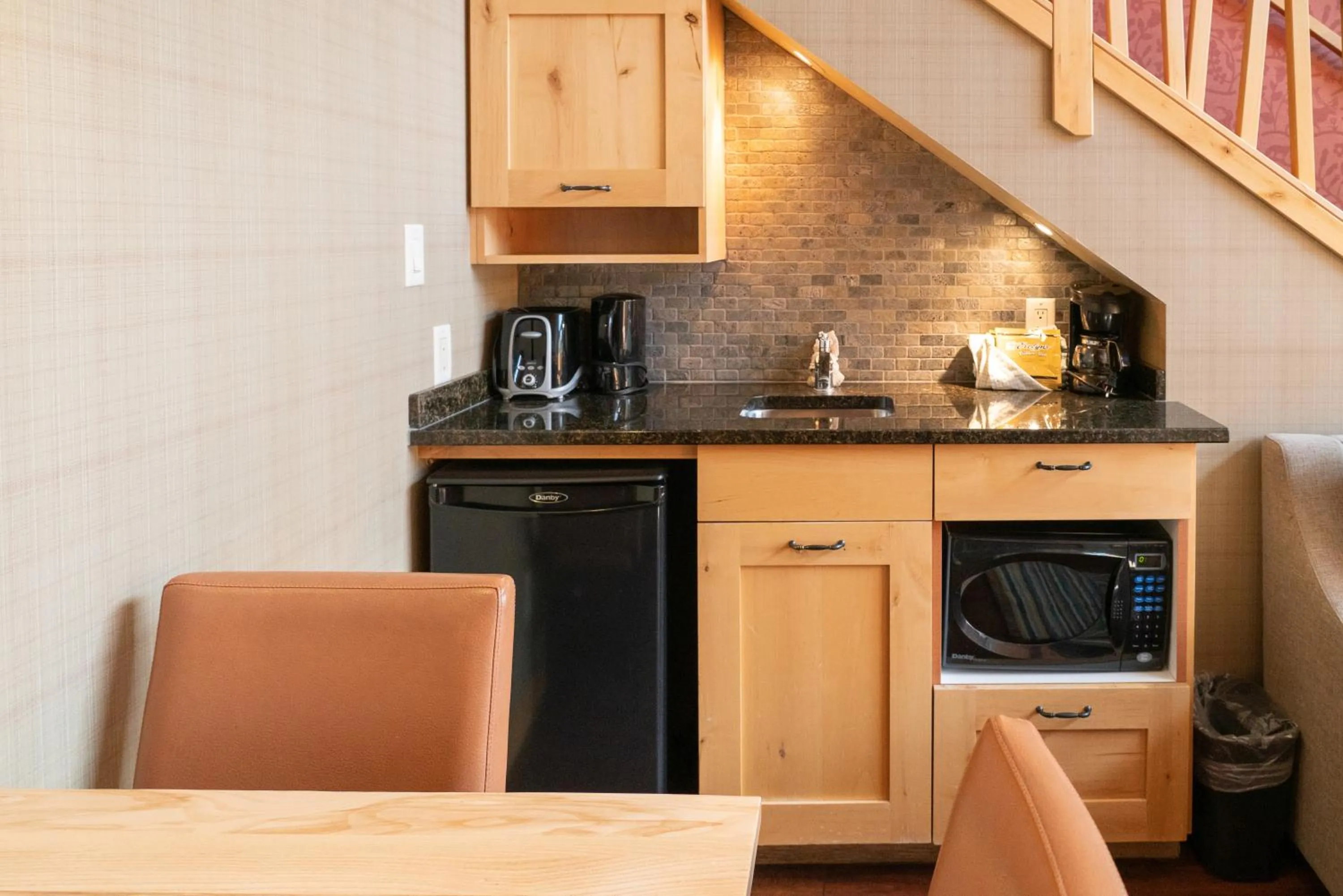 Coffee/tea facilities in Fox Hotel and Suites