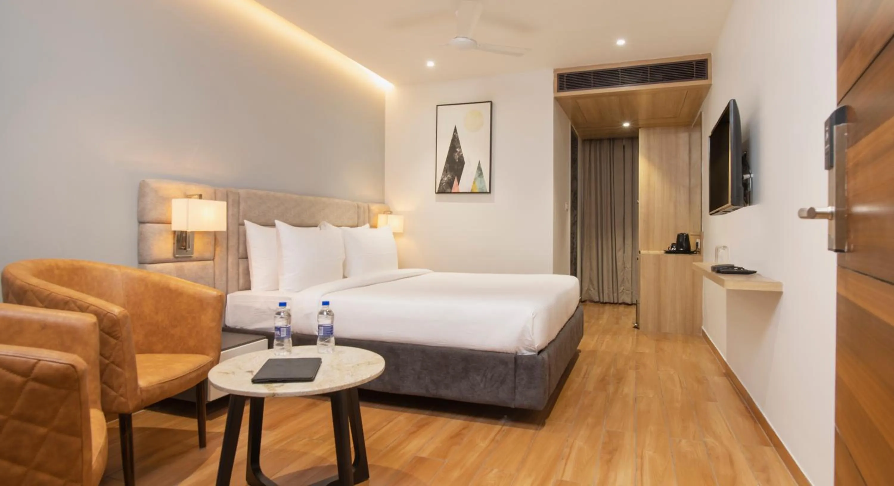 Photo of the whole room, Bed in Northway Hotel