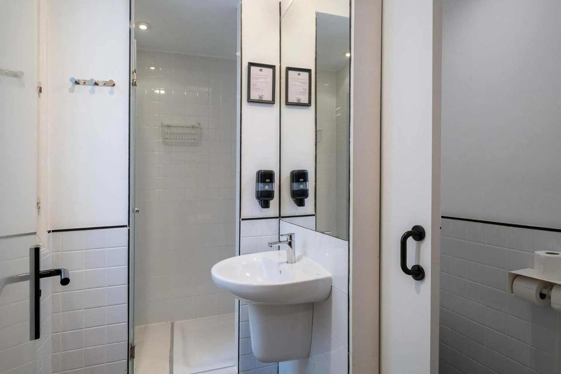 Toilet in The Hat Madrid