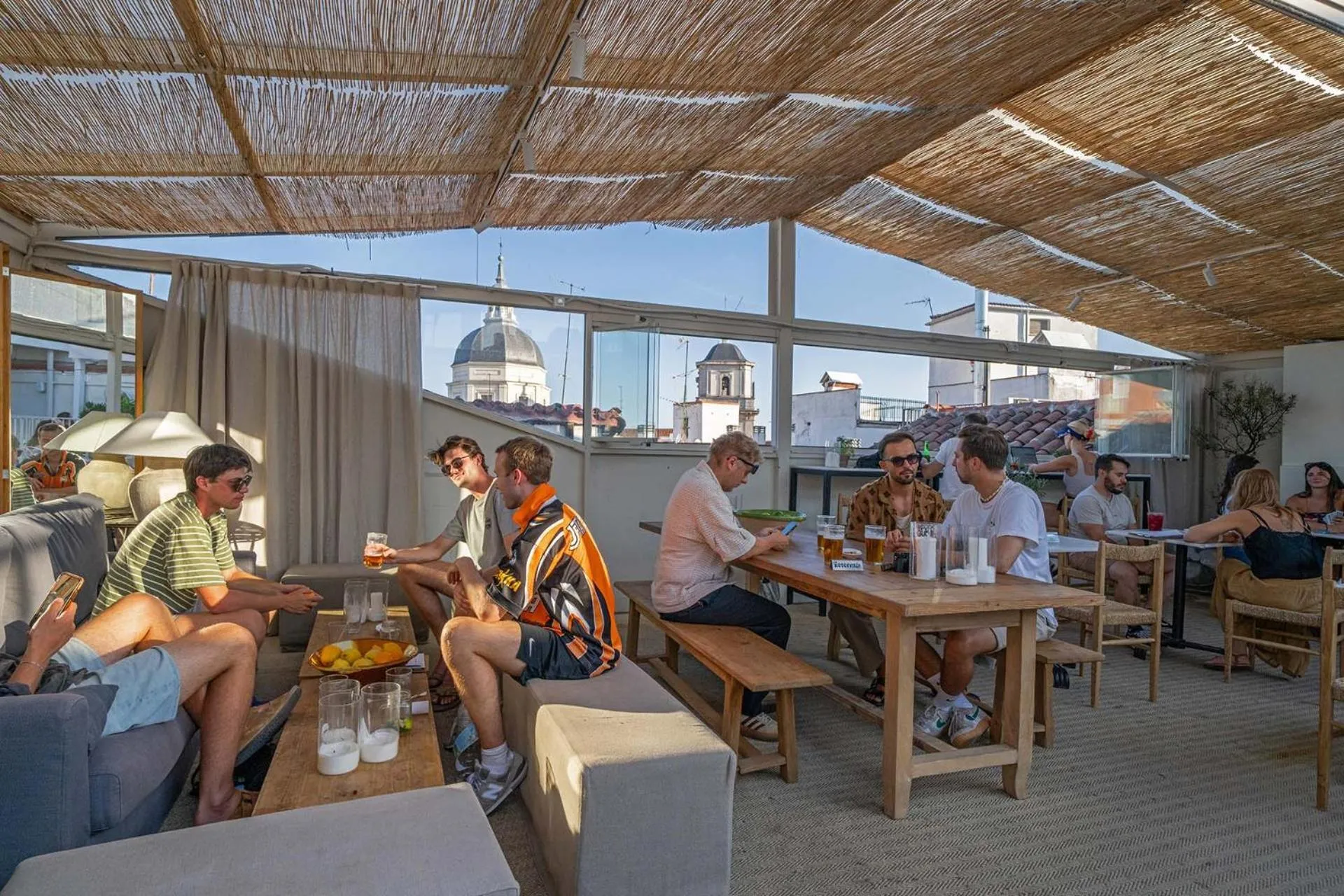 Restaurant/places to eat in The Hat Madrid