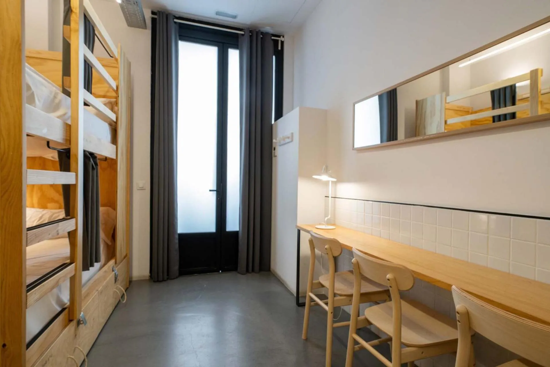 Photo of the whole room in The Hat Madrid