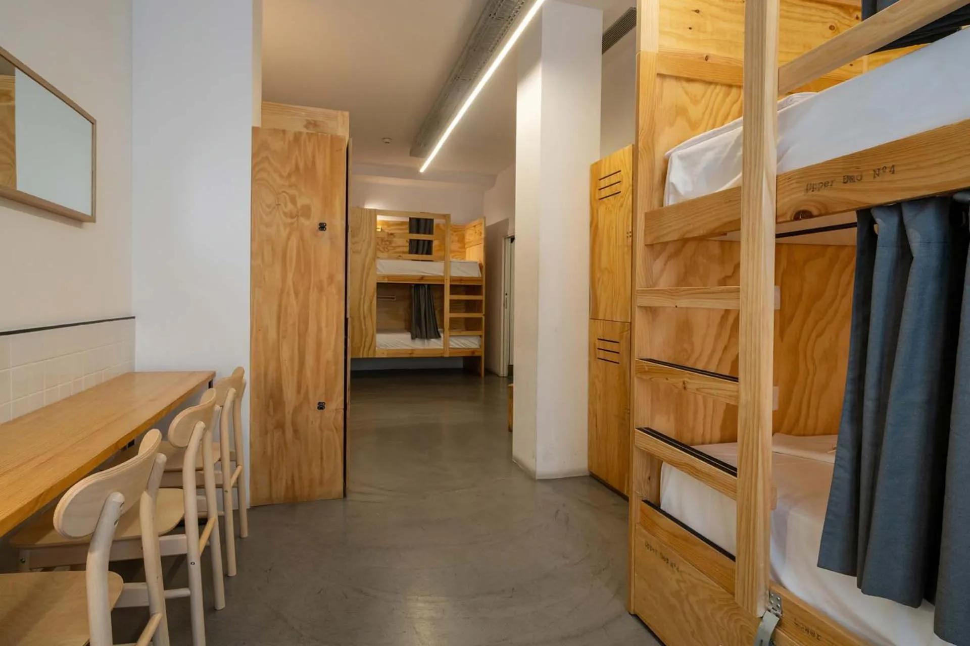 Bed in The Hat Madrid