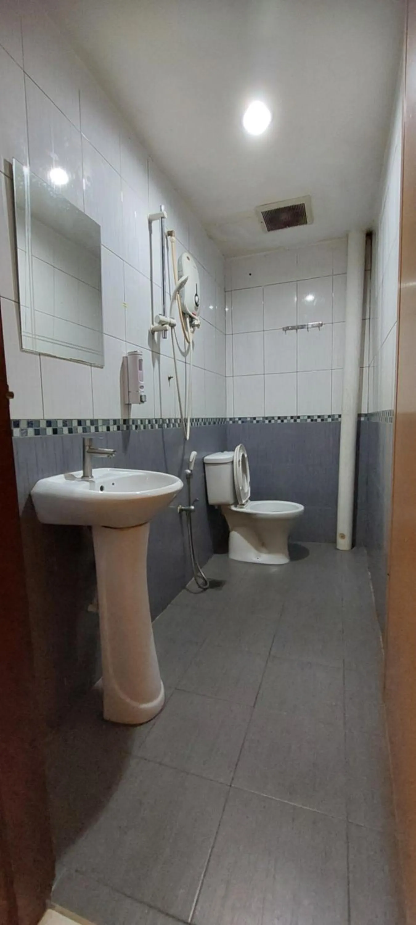 Toilet in RELAX HOTEL