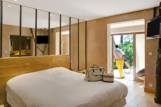 Deluxe Suite (2 Adults) in Logis Hôtel restaurant des Pins Deluxe Suite (2 Adults) in Logis Hôtel restaurant des Pins