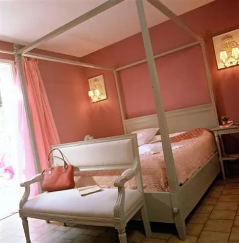 Photo of the whole room, Bed in Logis Hôtel restaurant des Pins