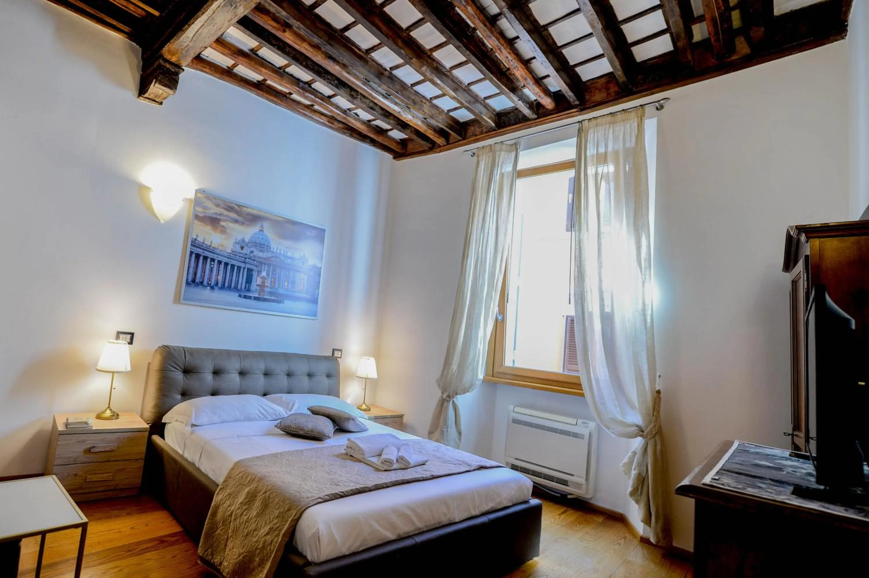 Photo of the whole room, Bed in Campo De Fiori Relais
