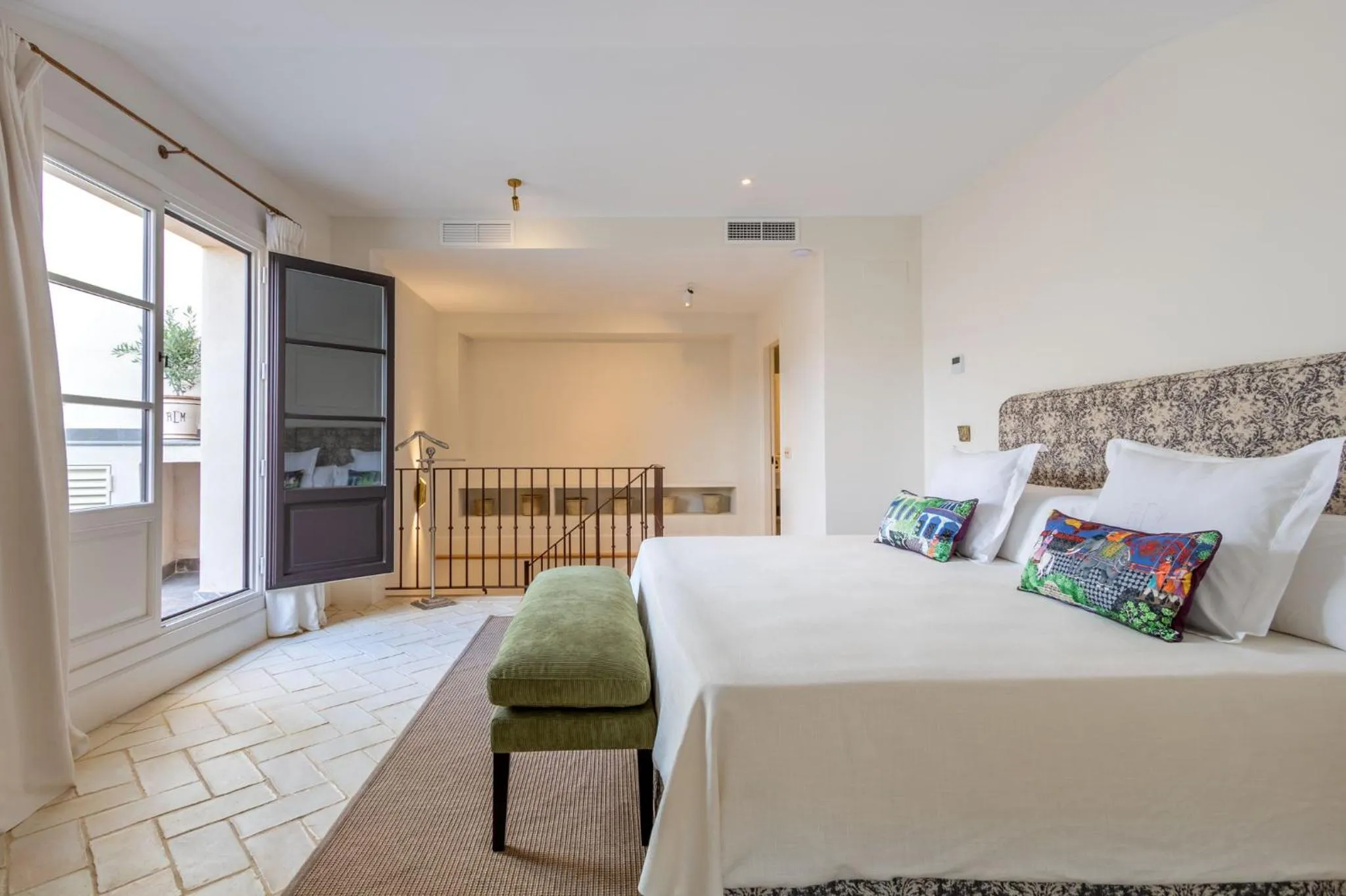 Bed in Casa de la Moneda Residences Sevilla