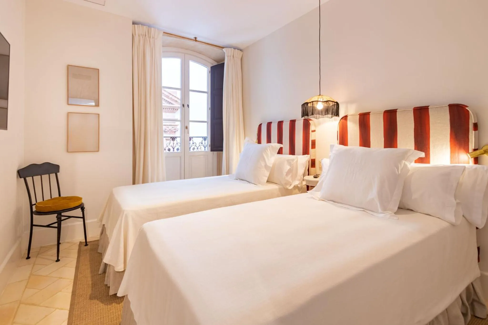 Bed in Casa de la Moneda Residences Sevilla