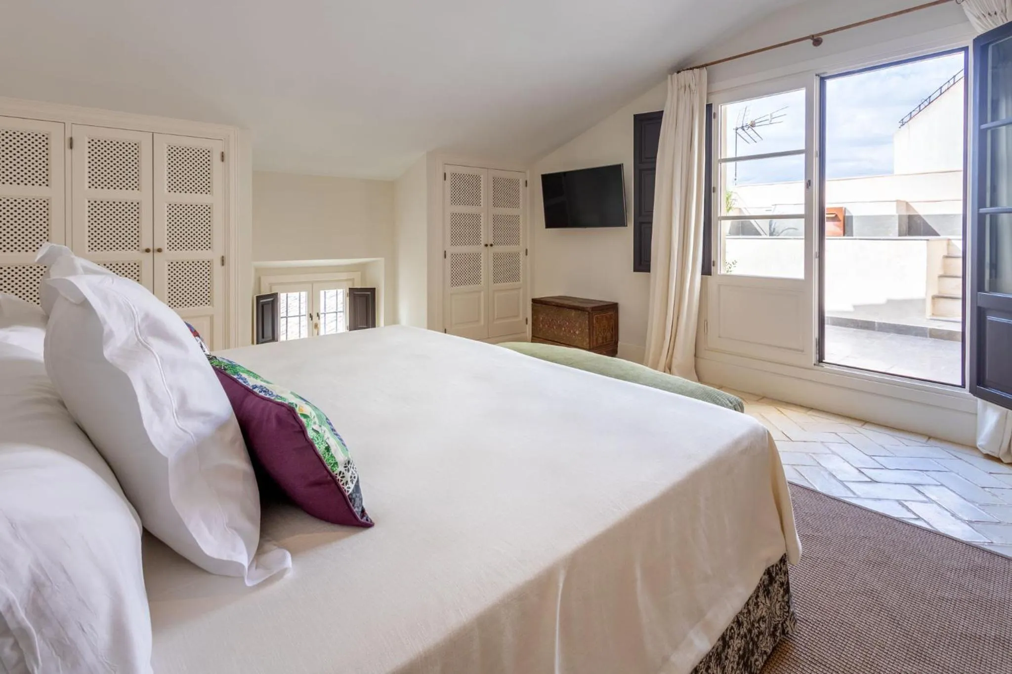 Photo of the whole room, Bed in Casa de la Moneda Residences Sevilla