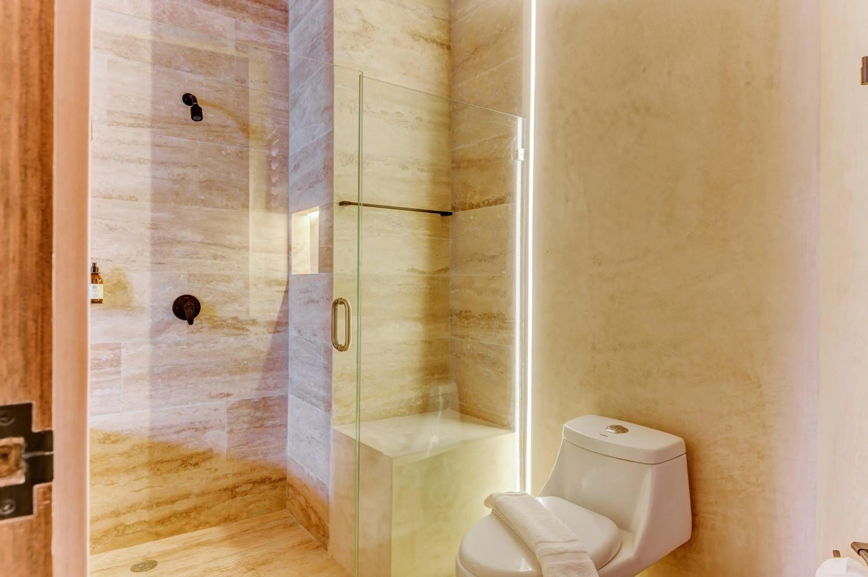 Shower in Eterna Tulum