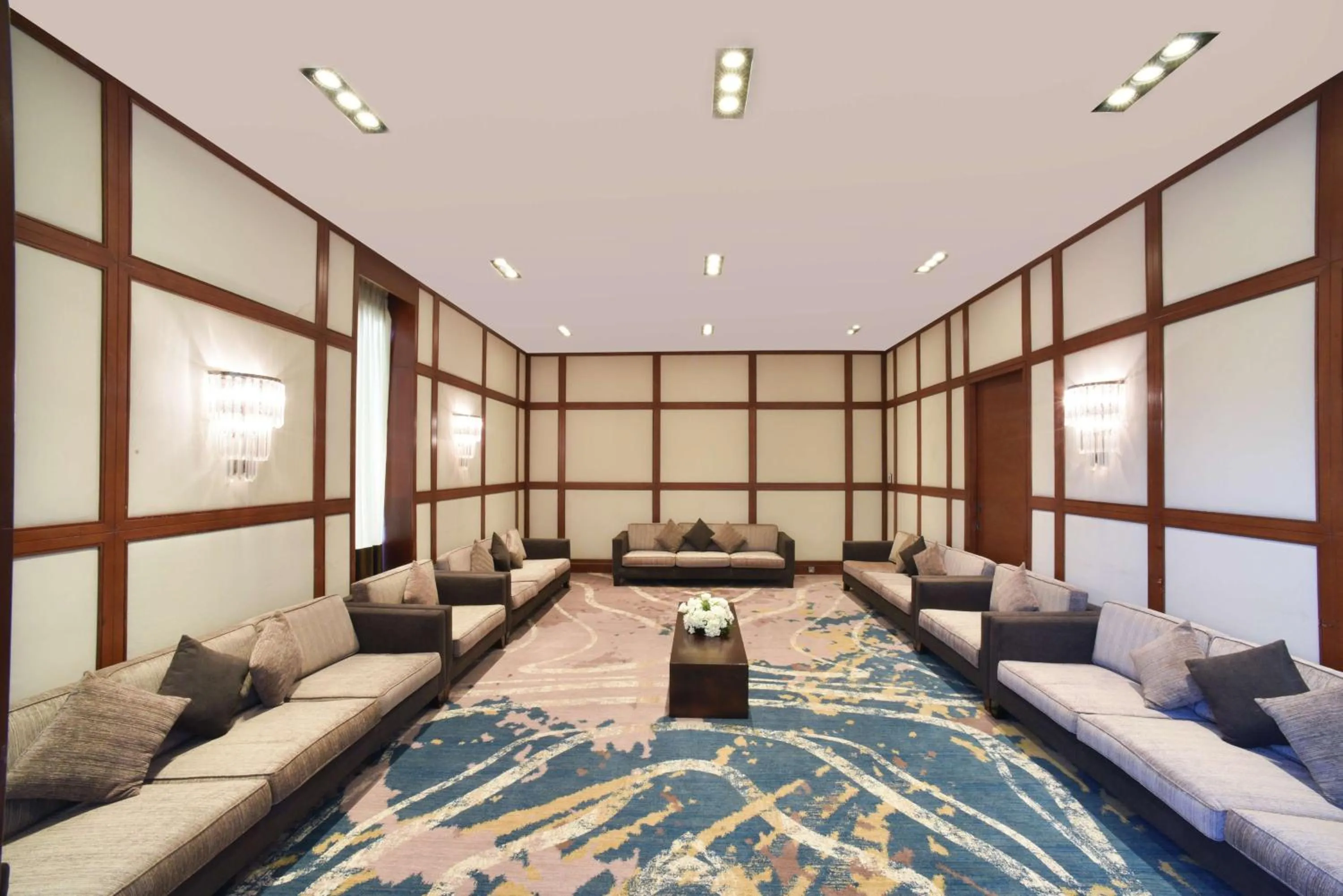 Meeting/conference room, Bed in Hilton Kuwait Resort