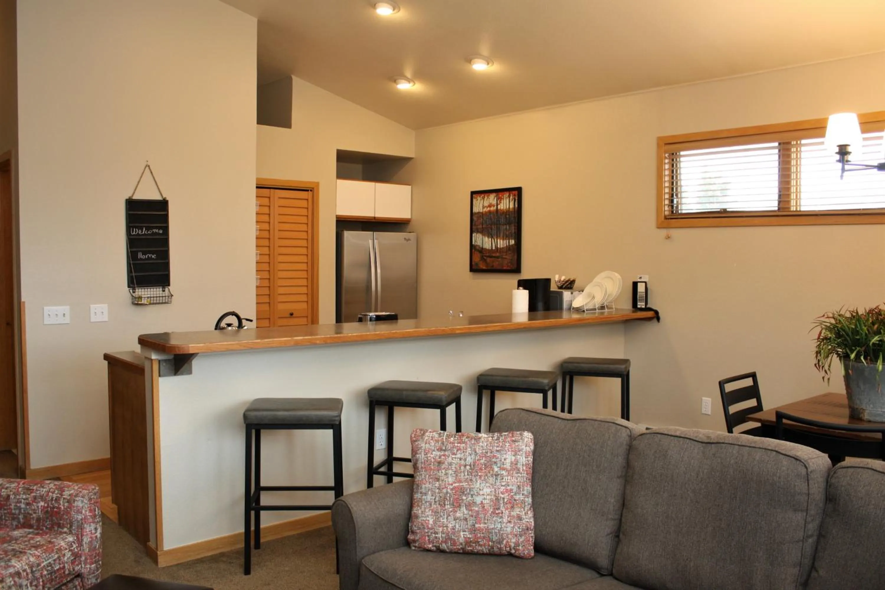 Dining area in Gold Point Resort Breckenridge by Vacatia