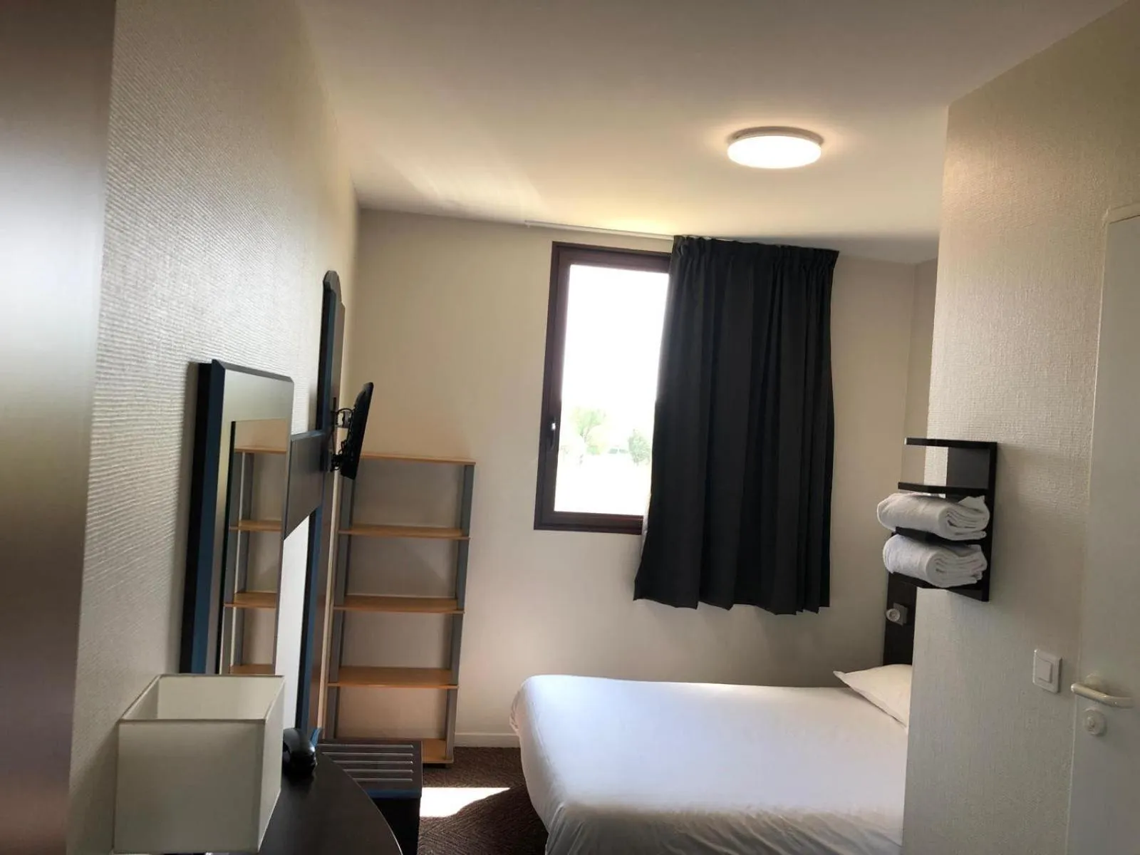 Bed in Hôtel Akena City Albi Gaillac