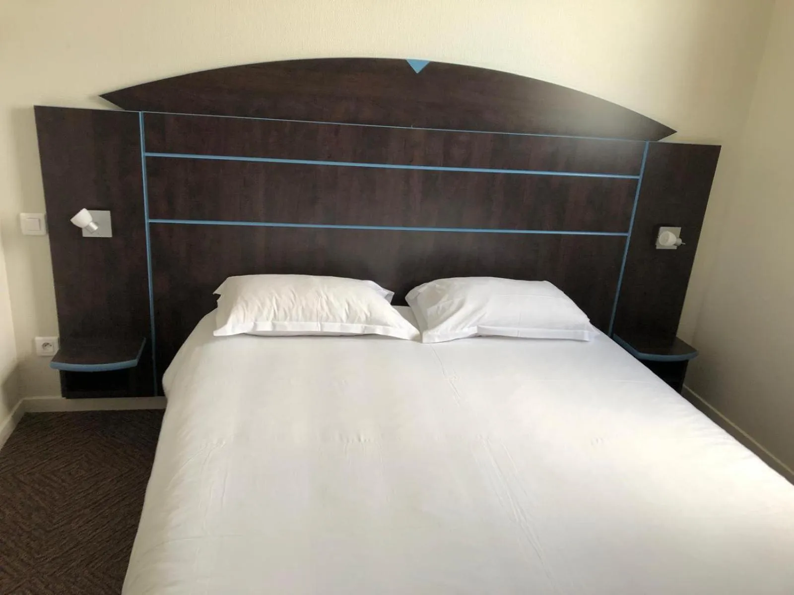 Bed in Hôtel Akena City Albi Gaillac