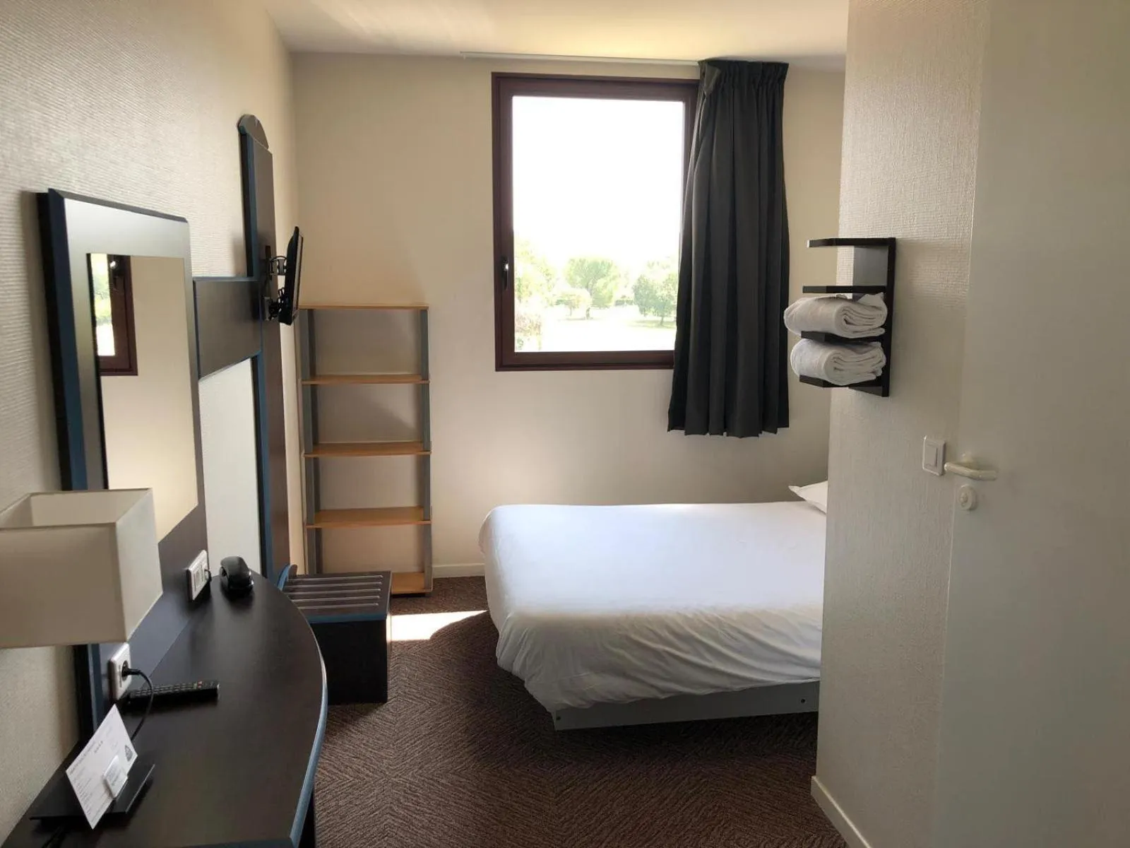 Bed in Hôtel Akena City Albi Gaillac