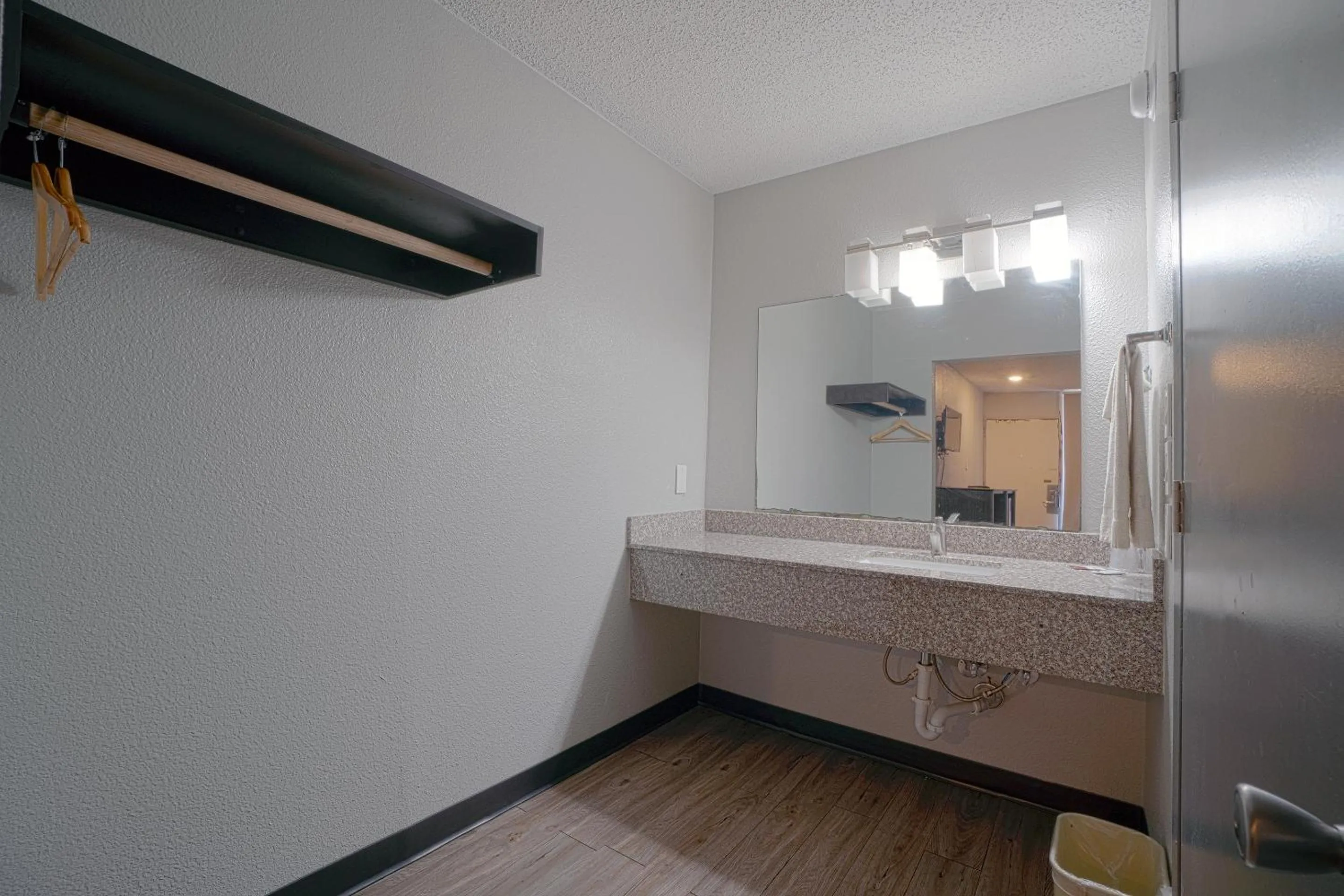 Bathroom in Hotel Comfort Stay by OYO Texarkana East, AR I-30