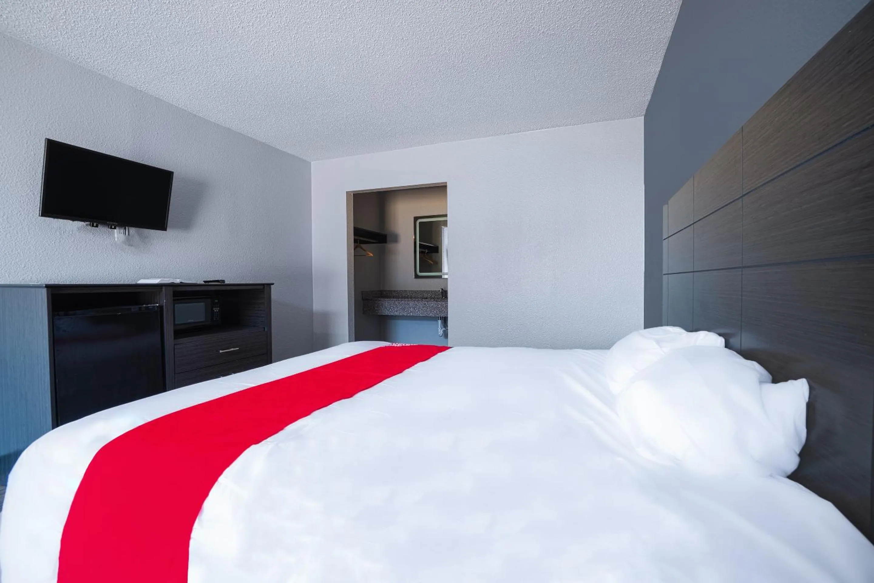 Bedroom in Hotel Comfort Stay by OYO Texarkana East, AR I-30