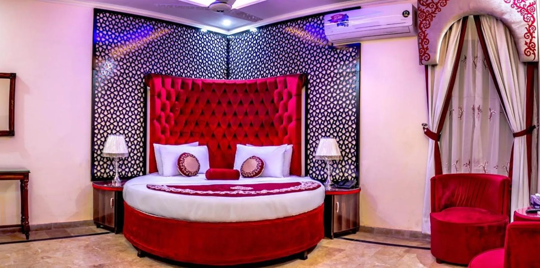 Bedroom, Bed in Rose Palace Hotel, Gulberg
