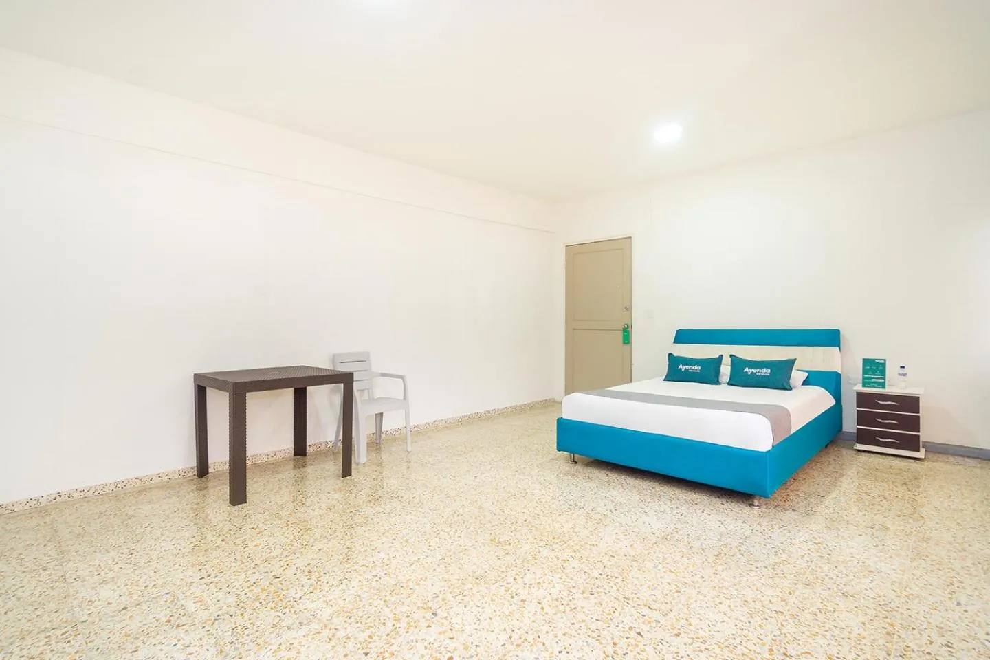 Seating area, Bed in Ayenda Hotel Paraiso Chipichape