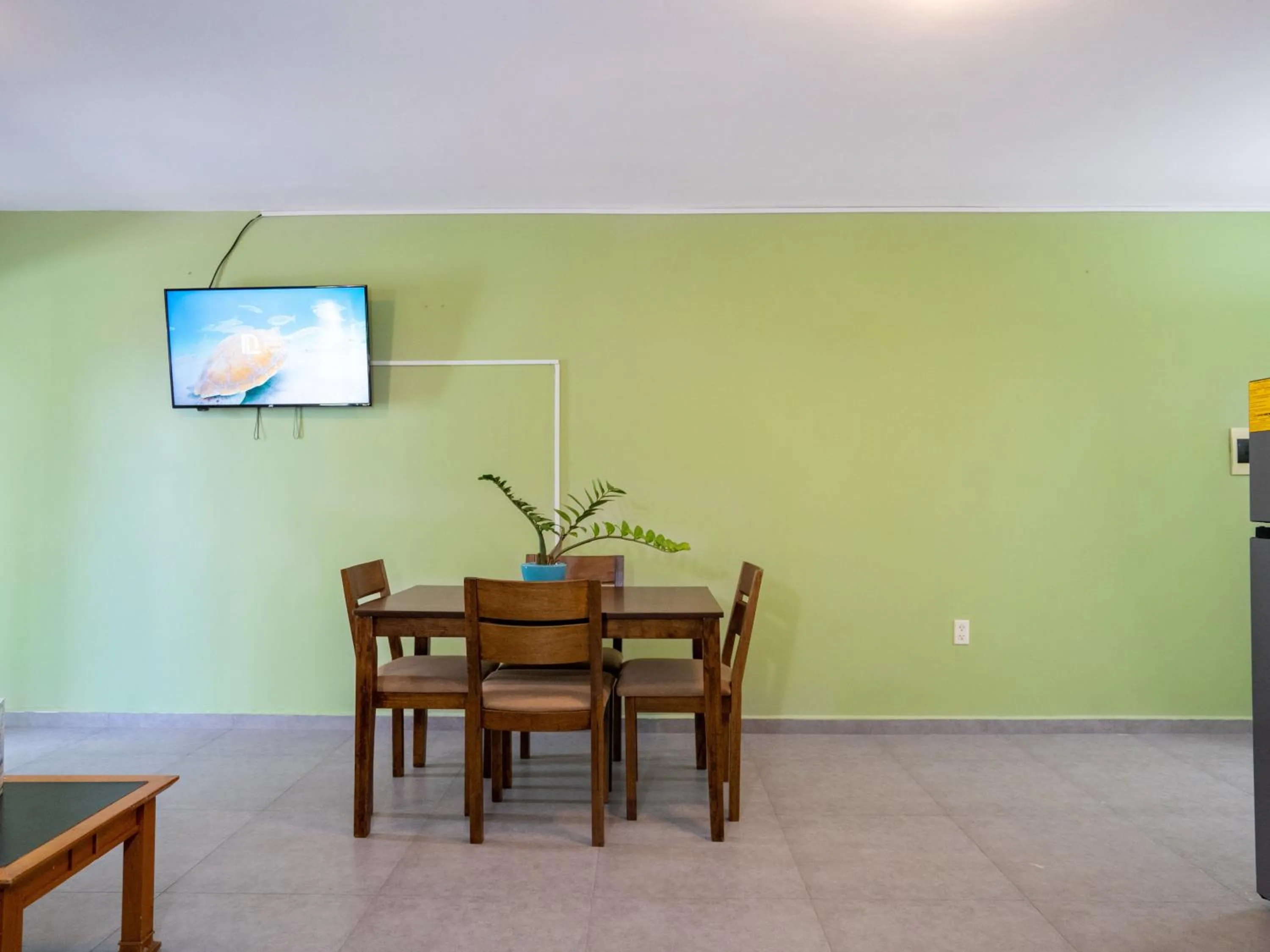 TV and multimedia in Delynne Boutique Hotel