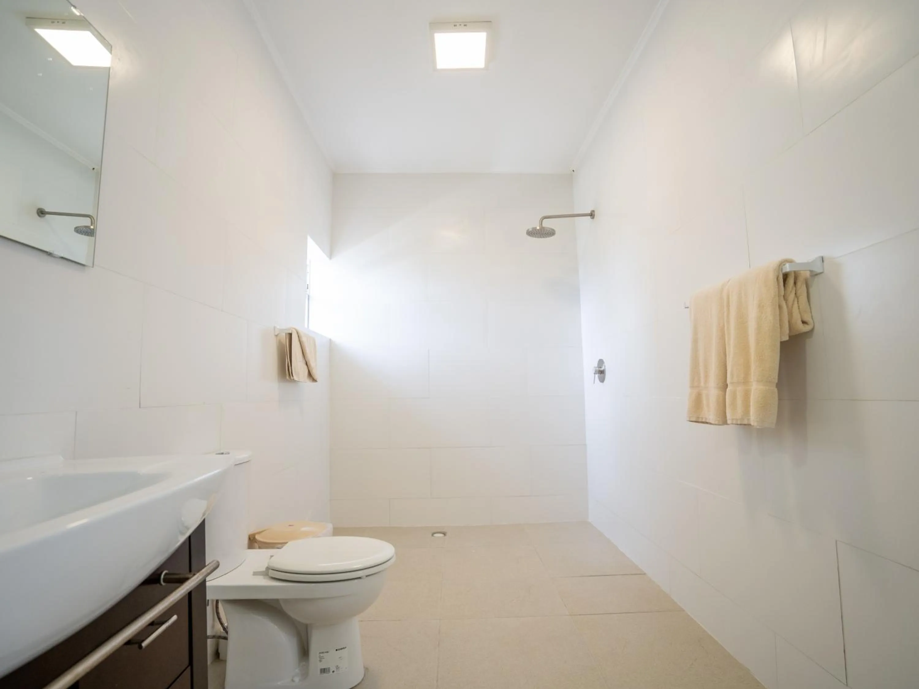 Toilet in Delynne Boutique Hotel